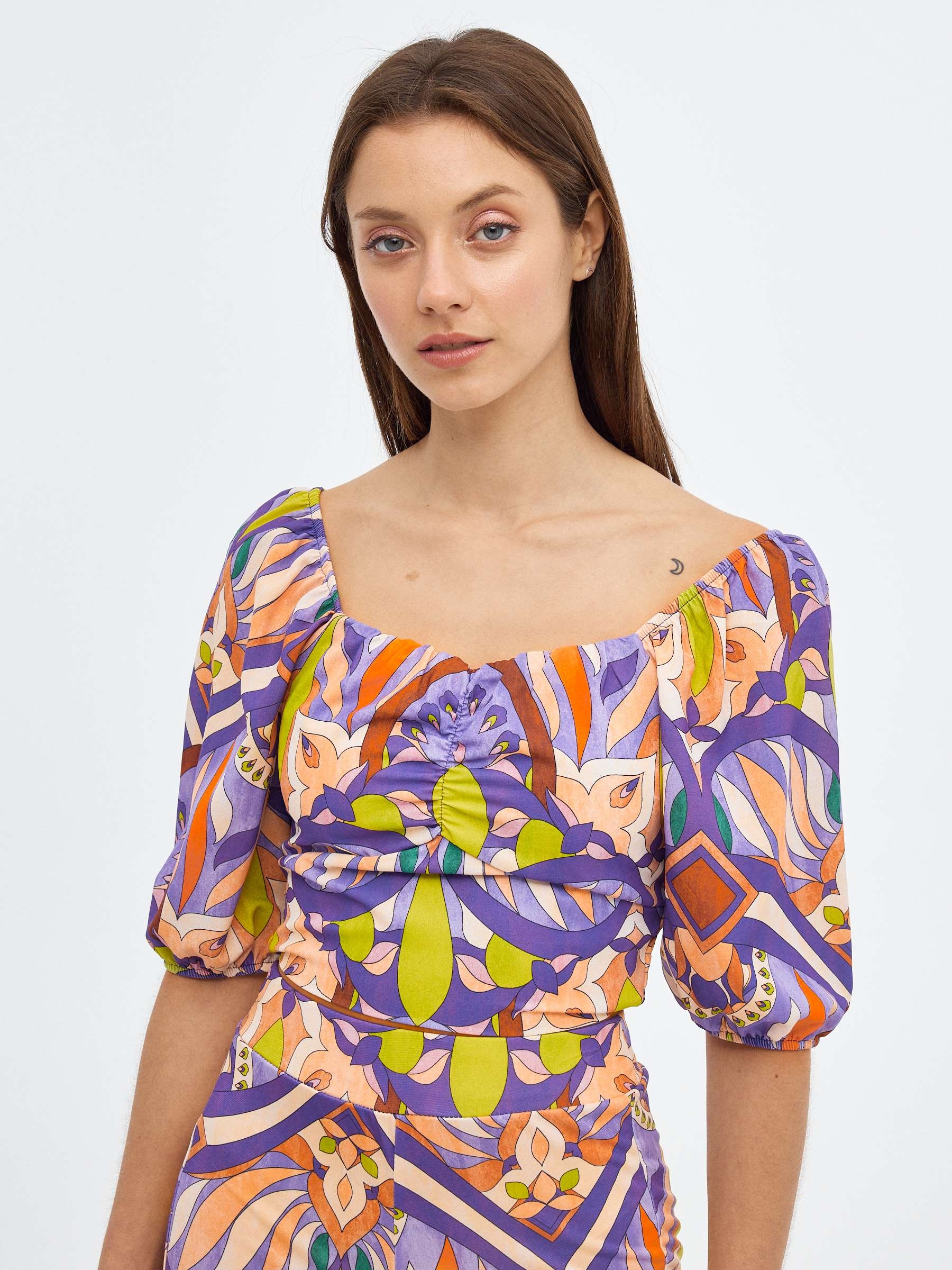 Blusa favo de mel com estampado total lilás vista meia frontal