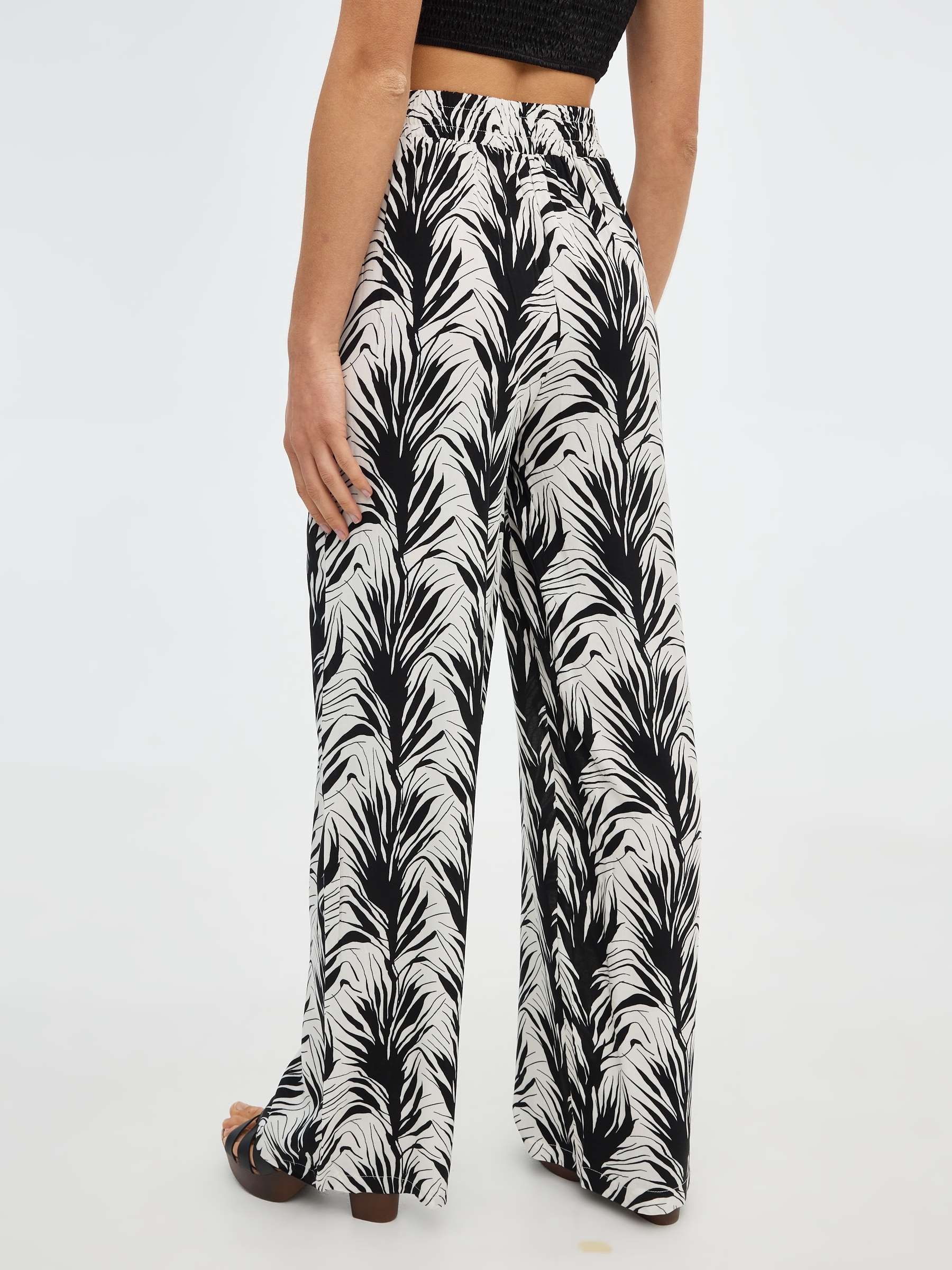 Pantalón fluido estamapdo