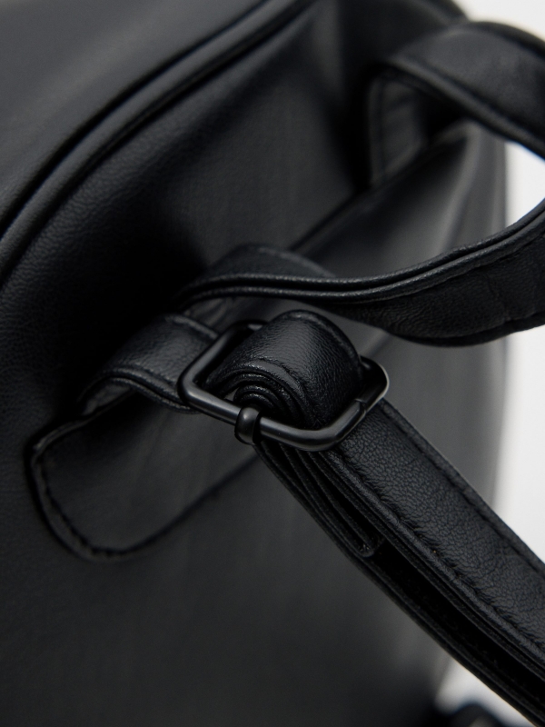 Mochila casual em pele preto vista detalhe