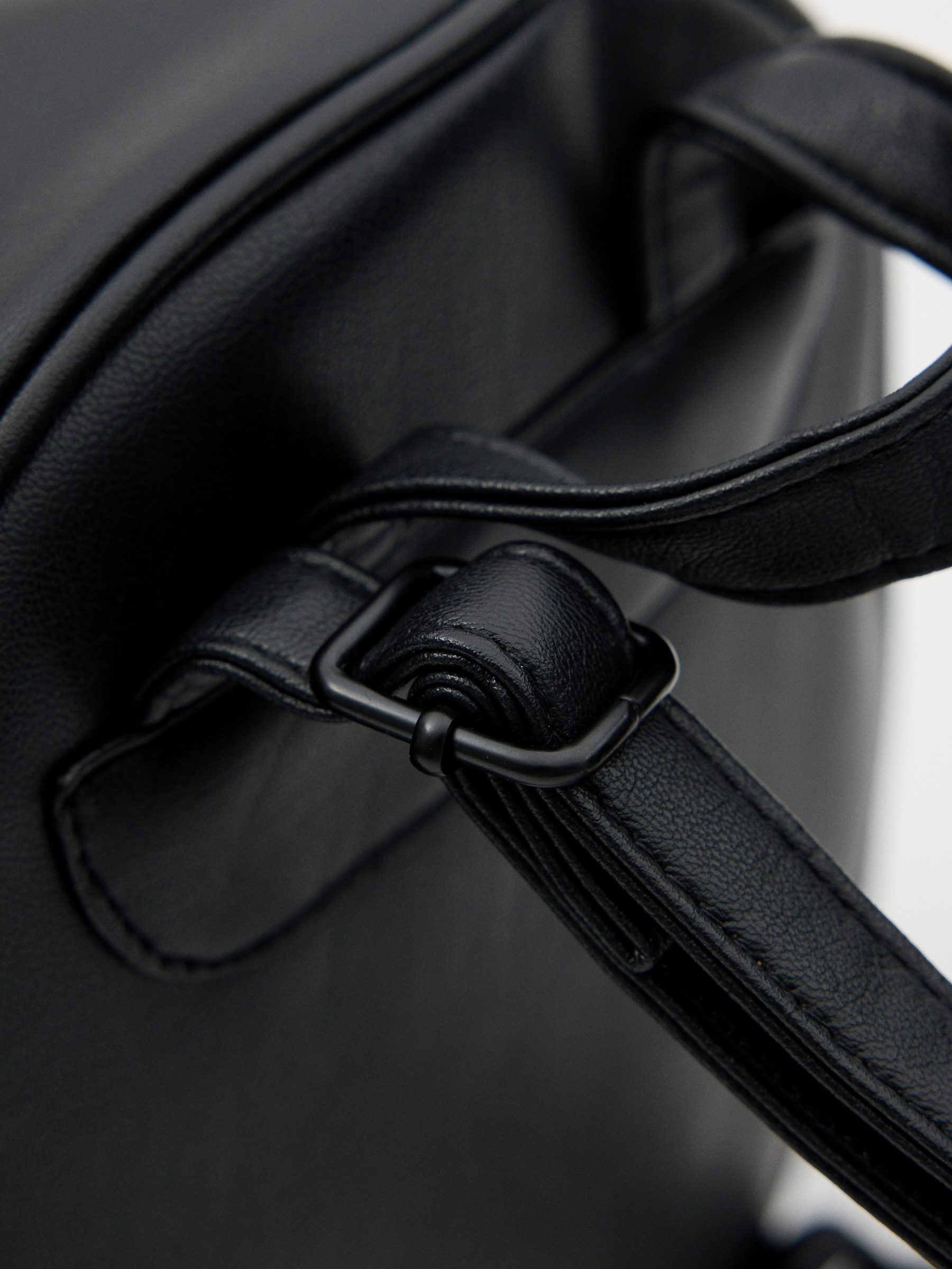 Mochila casual de polipiel negro