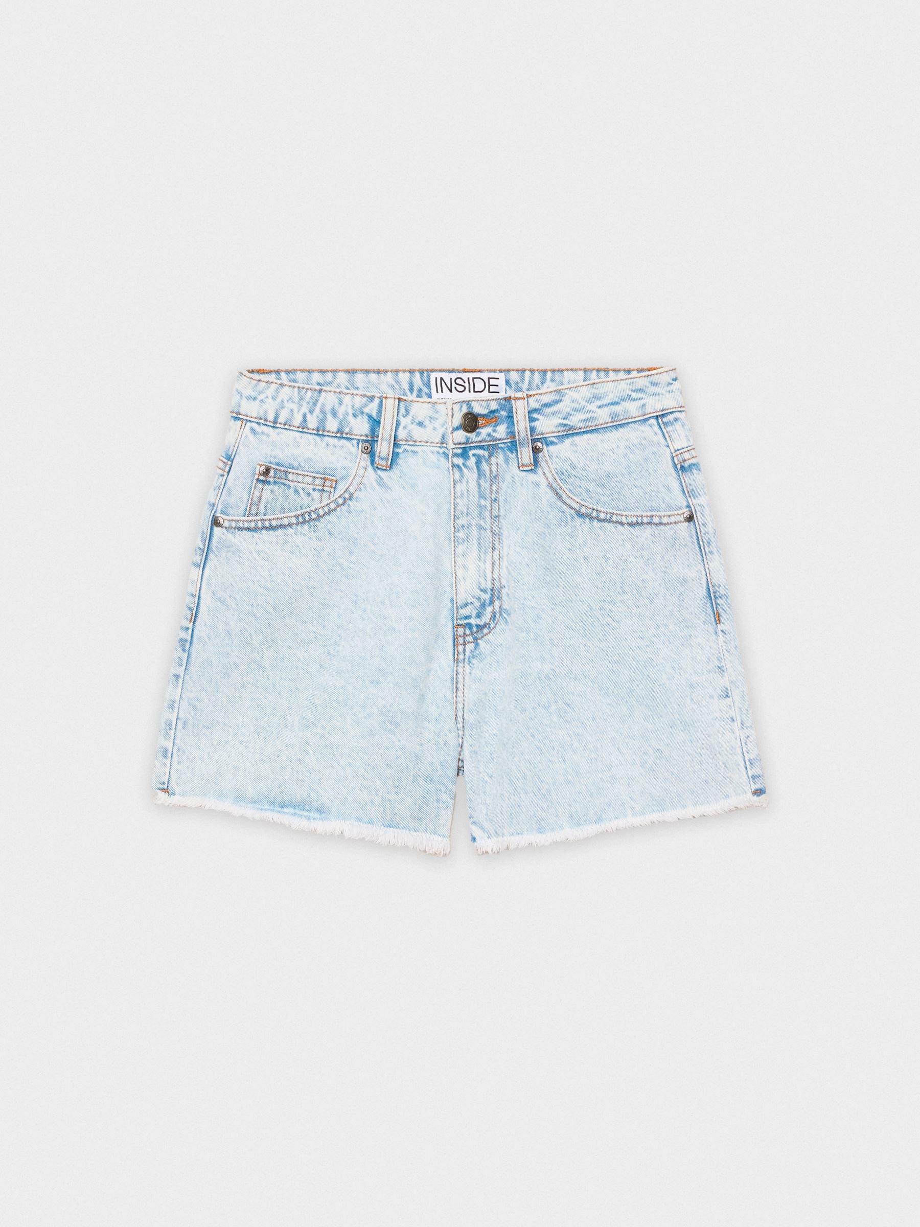 Shorts denim desilachados azul claro vista media frontal