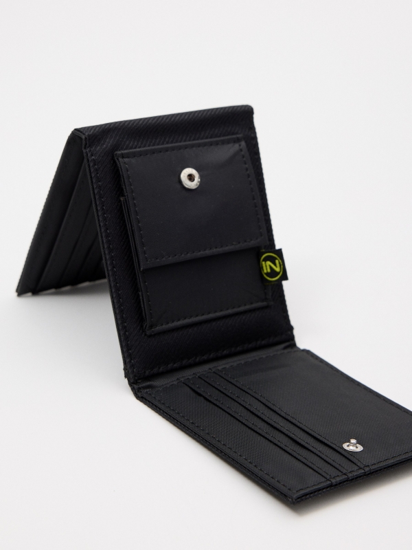 Cartera nylon con textura negro vista detalle