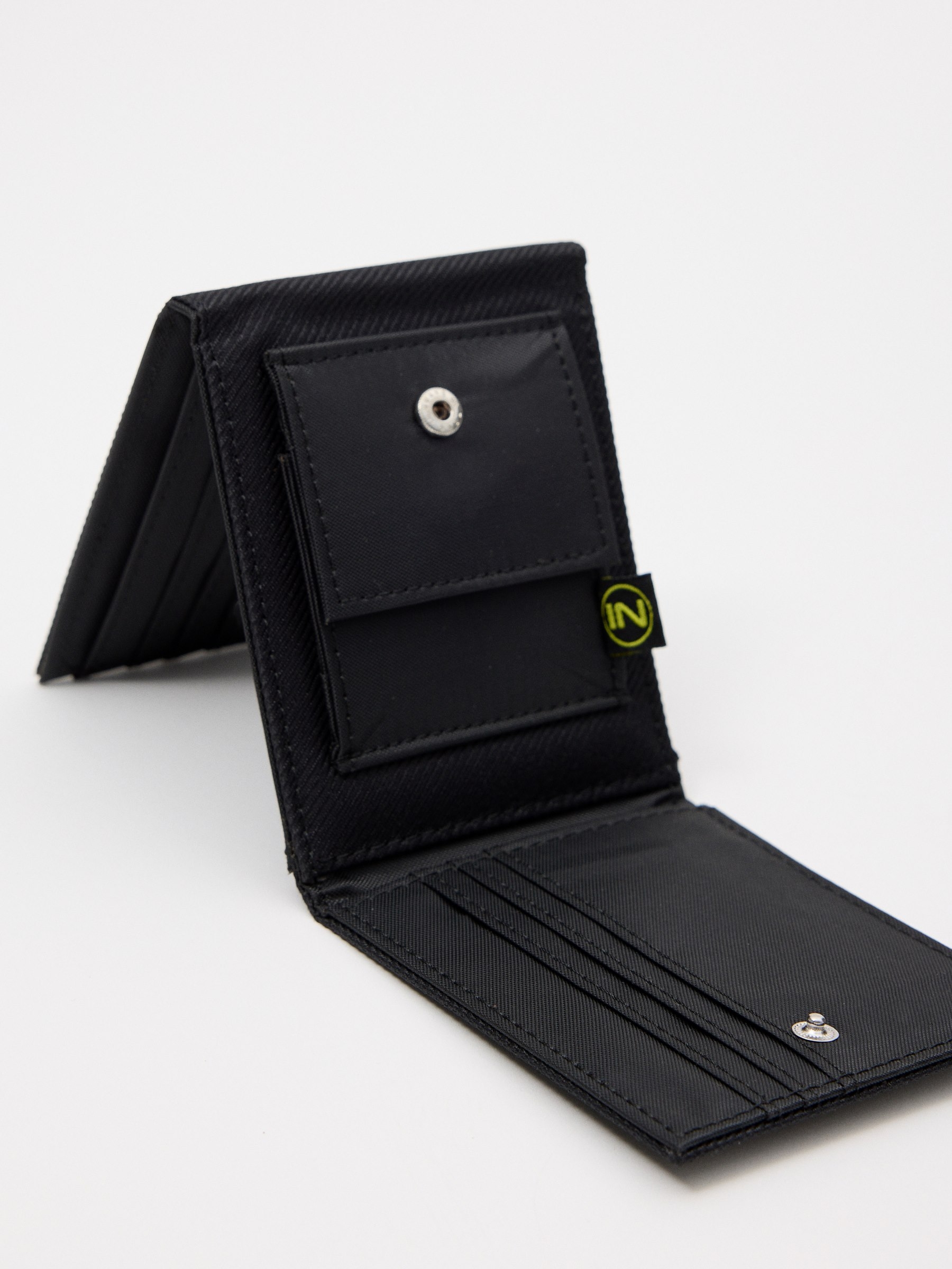 Cartera nylon con textura negro