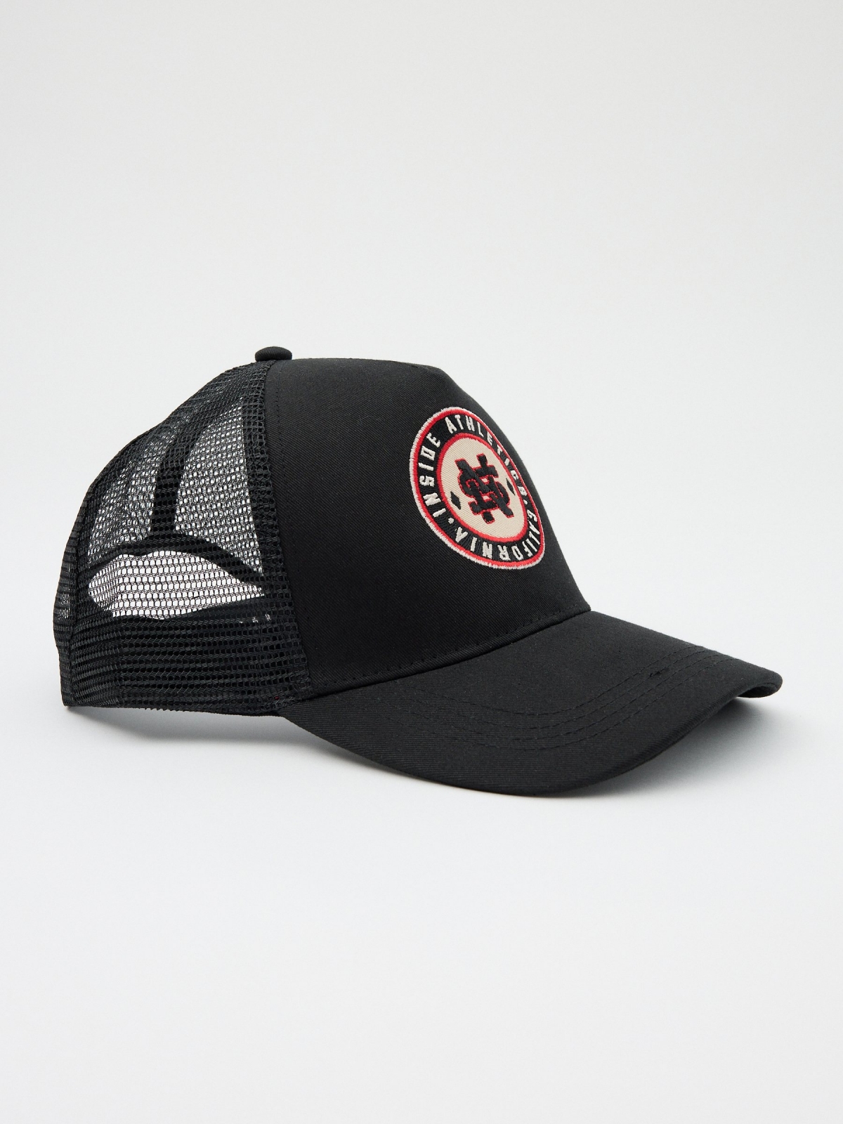 Logo trucker cap black middle 45º front view