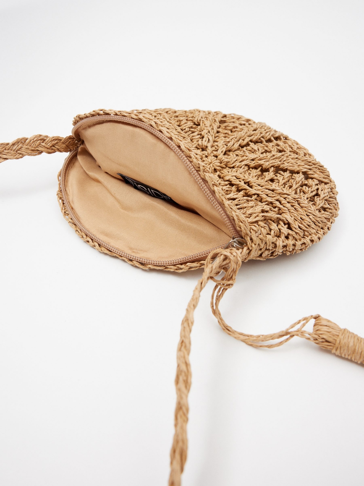 Bolso de fibra redondo bordado beige vista lateral 45º