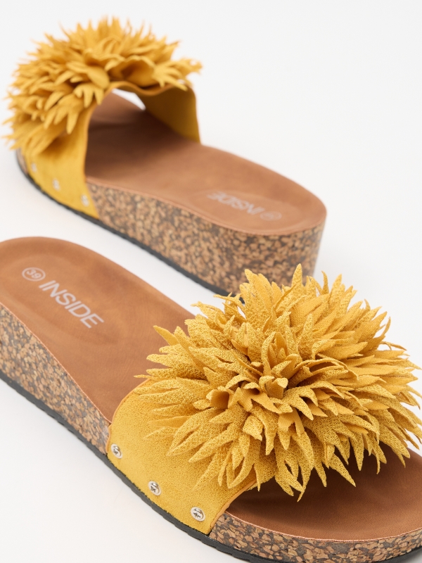 Wedge shovel with flower strip mustard detail view