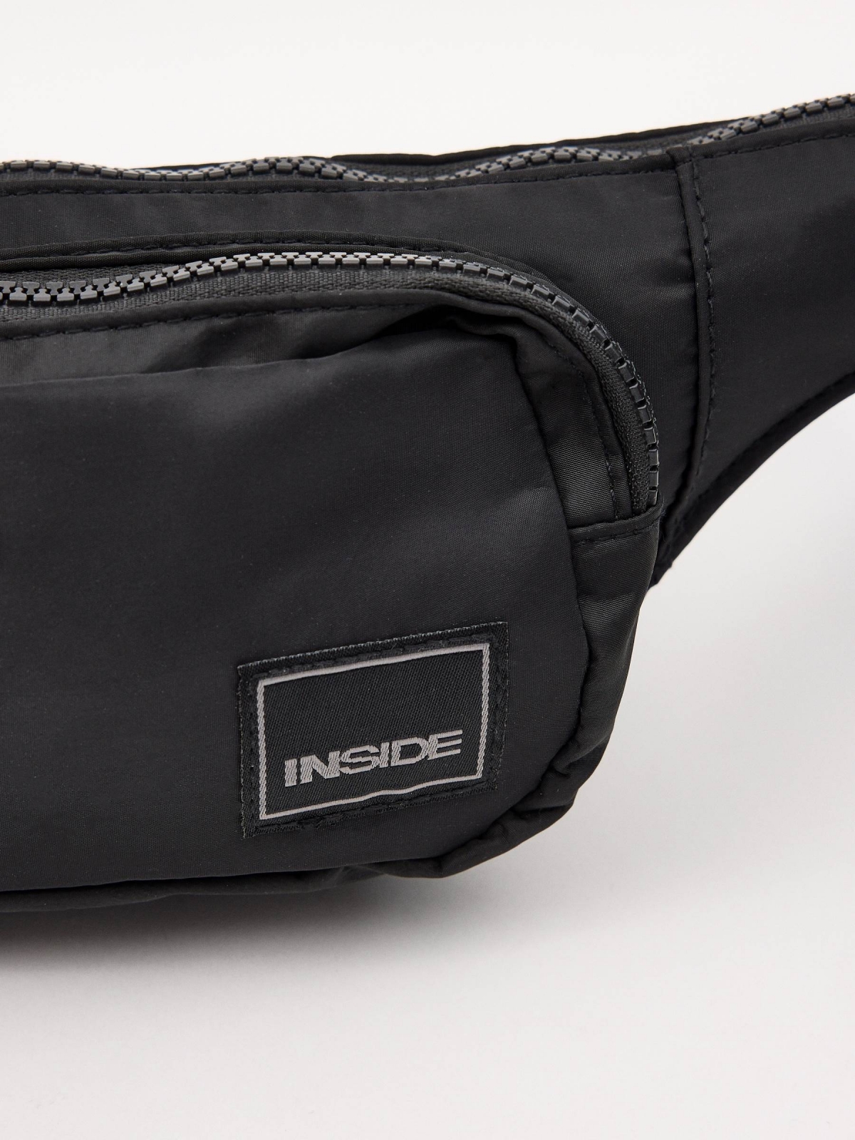 Pack de nylon para homem vista lateral 45º