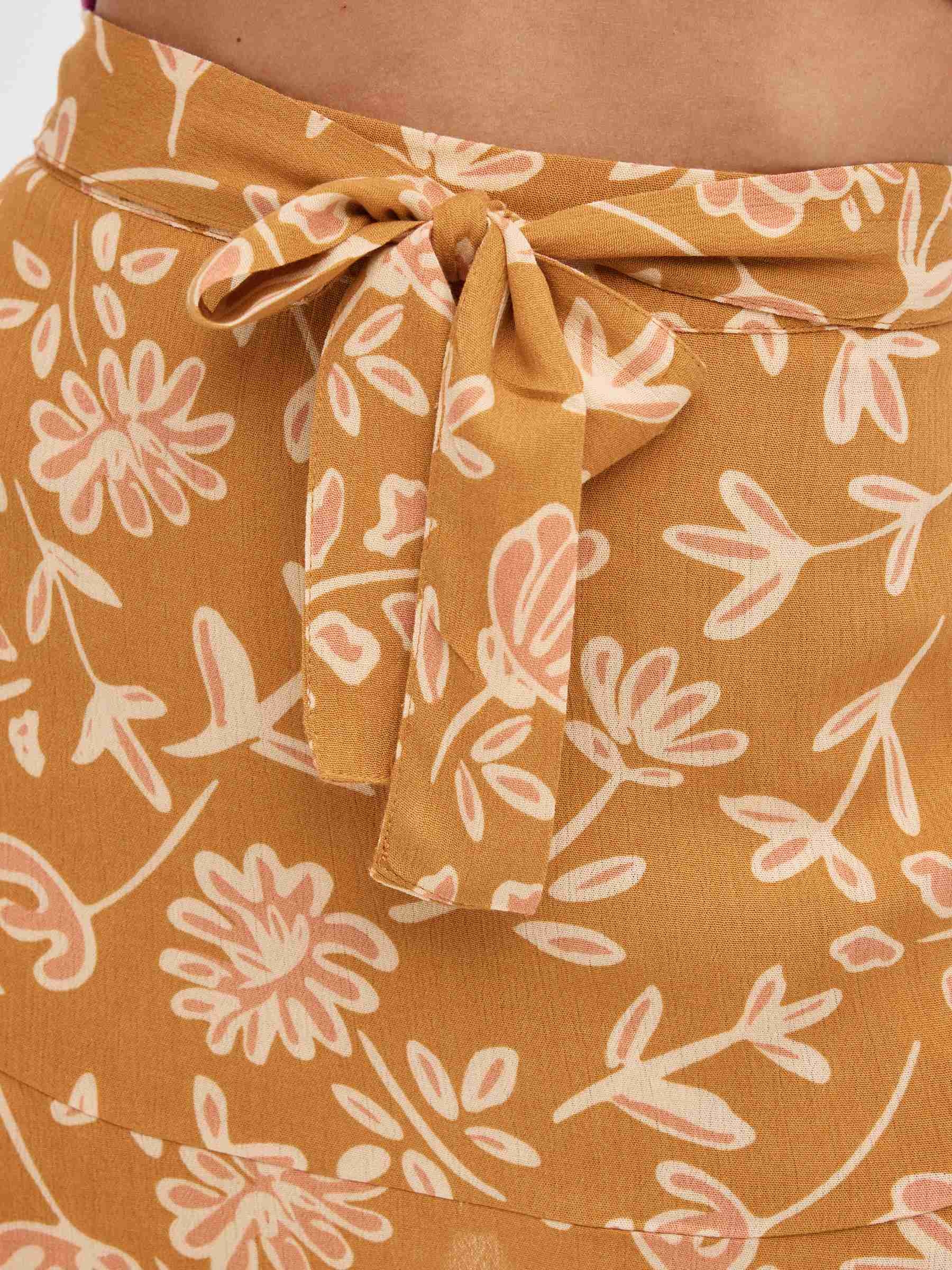 Saia e calças estampadas multicolorido vista meia frontal