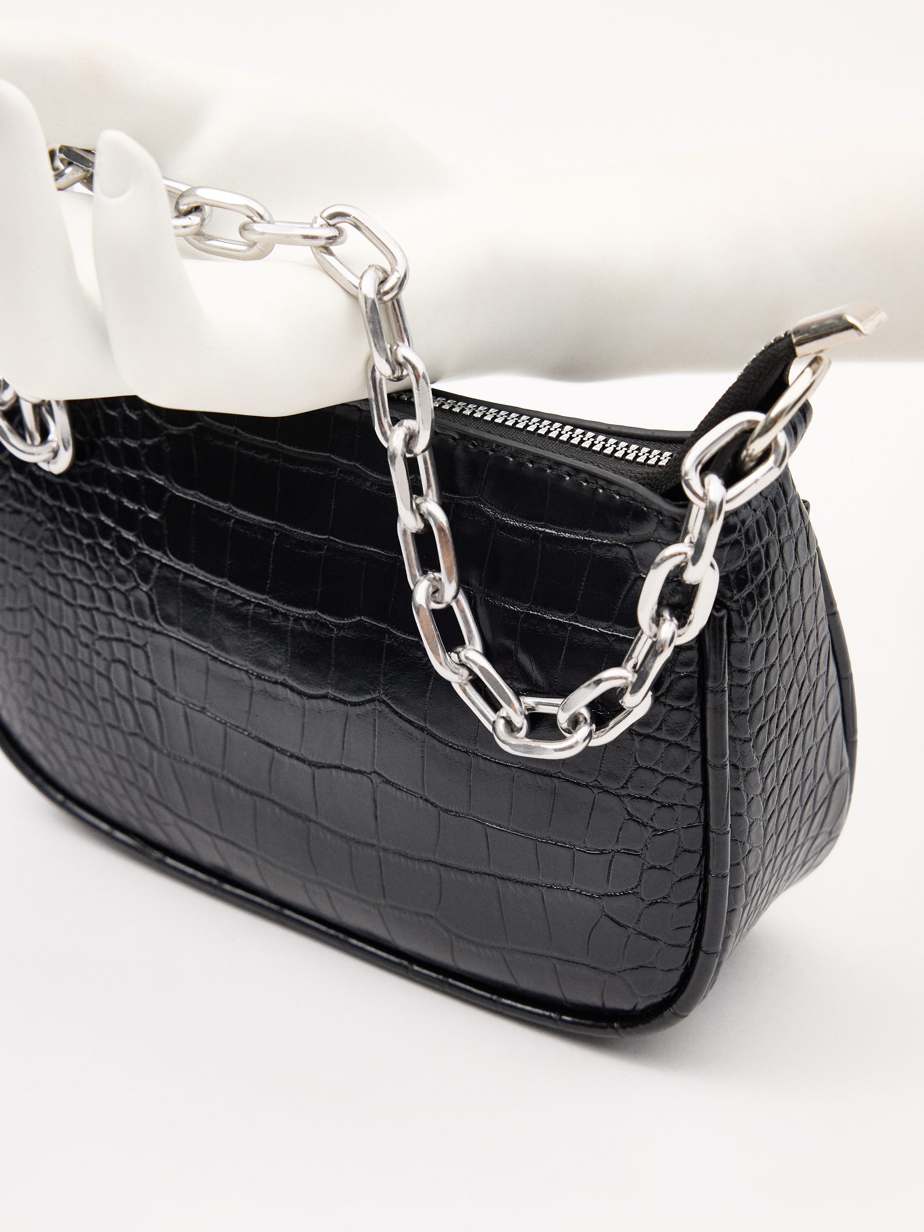Bolso negro efecto piel negro