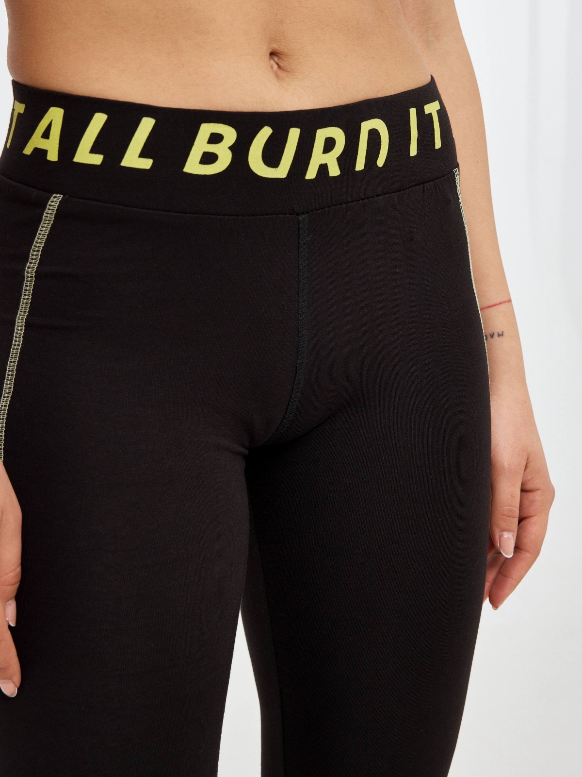 Legging All burn it preto primeiro plano