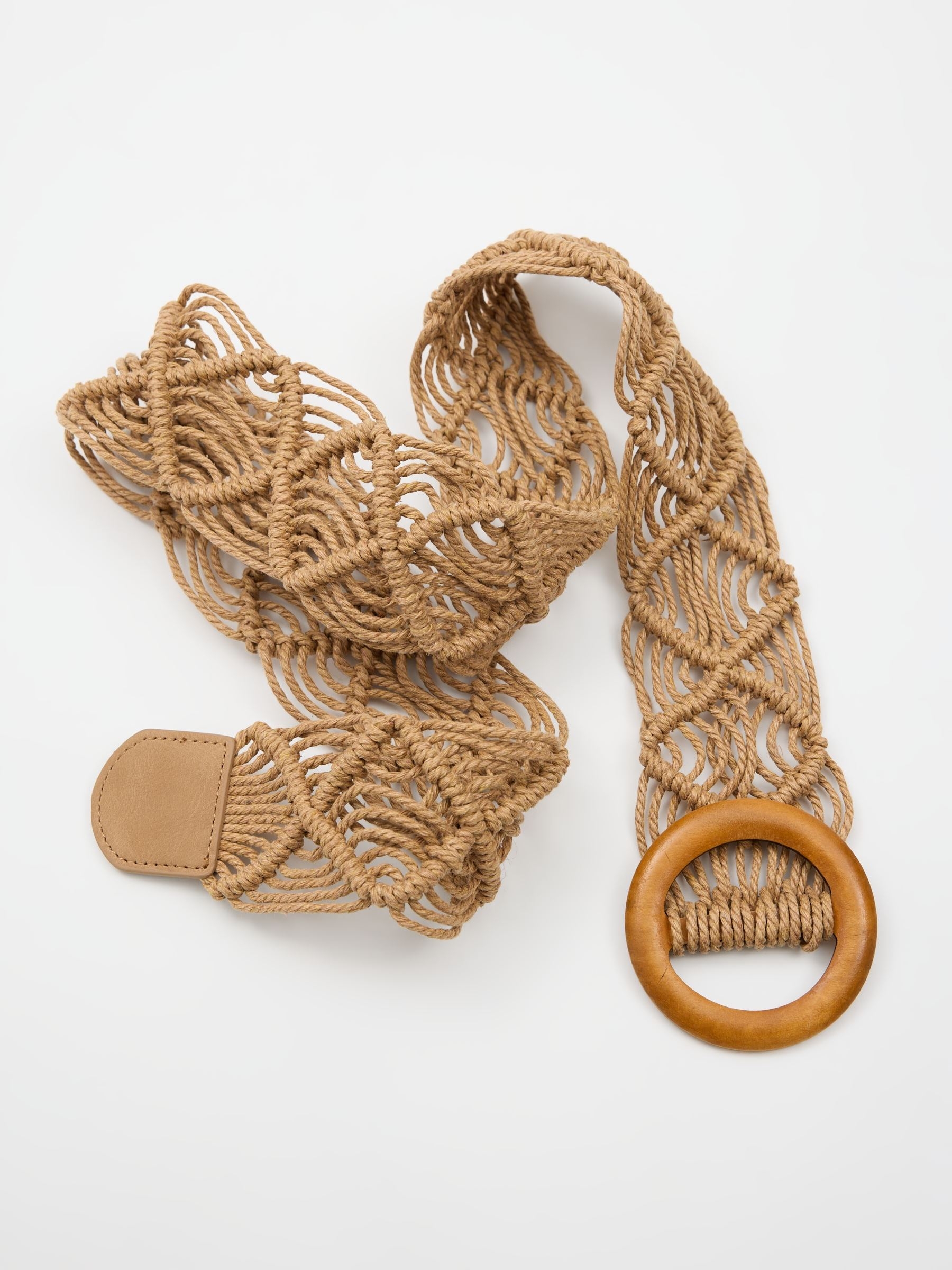 Cinto de macramé bege bege vista enrolado