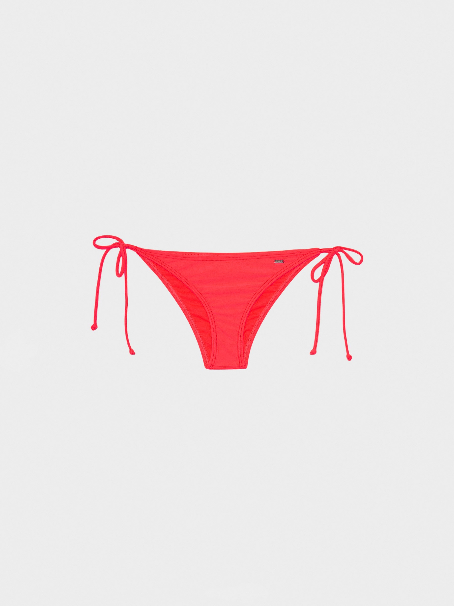  Knotted bikini bottoms red front view