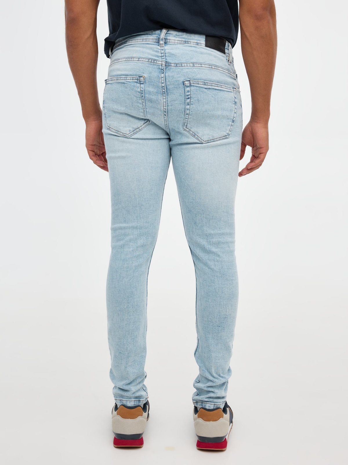 Jeans skinny azul claro azul vista media trasera