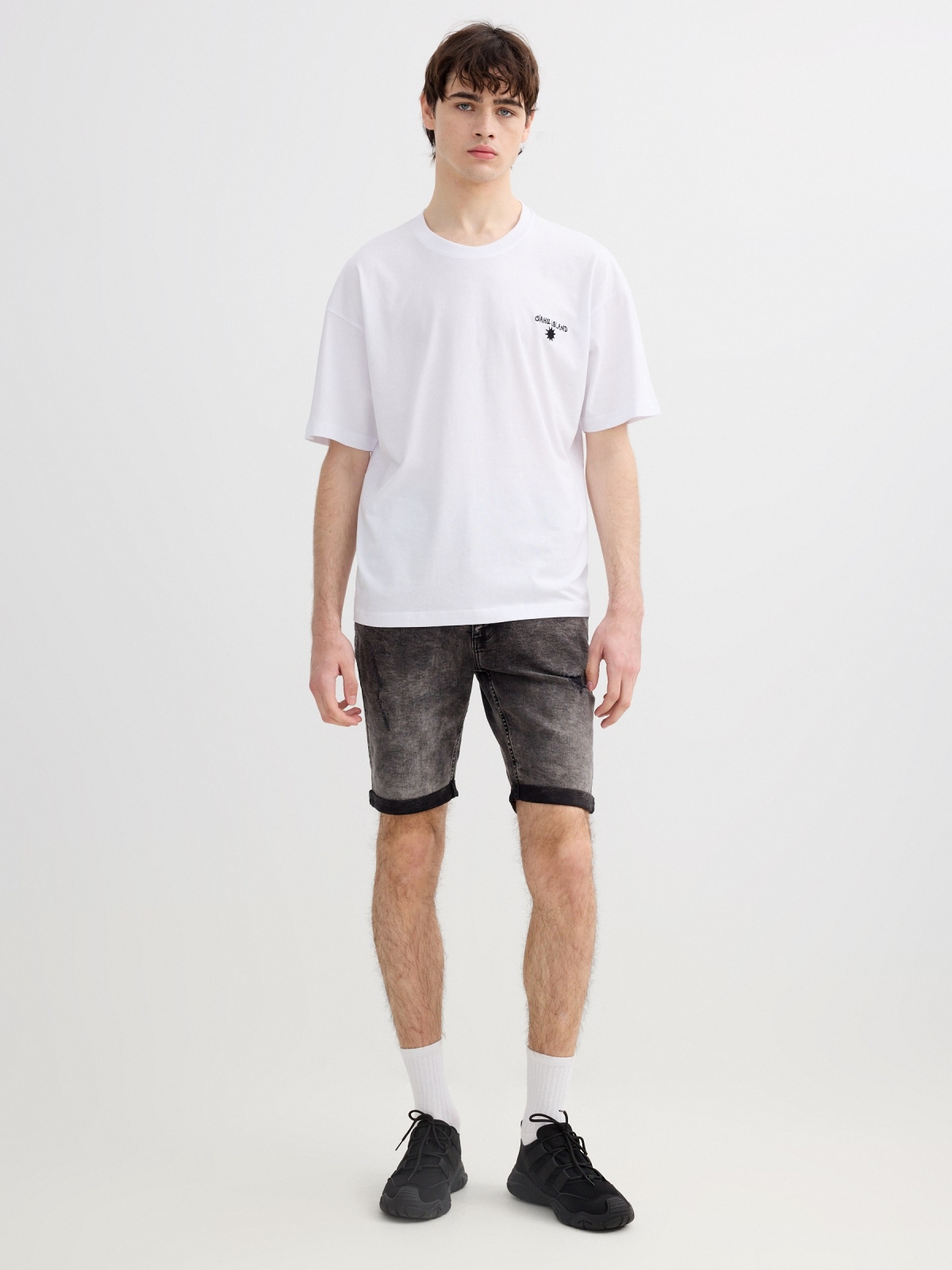 Skinny ripped denim Bermuda shorts black middle front view