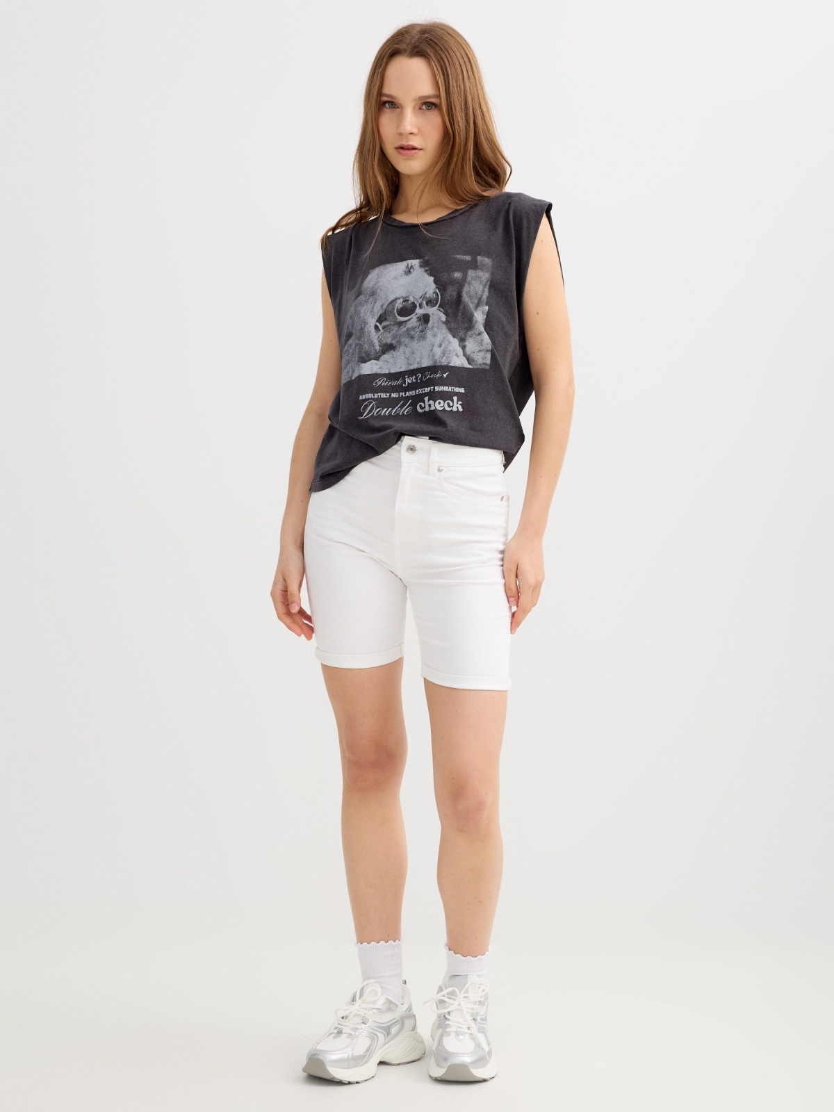 High-waisted slim Bermuda