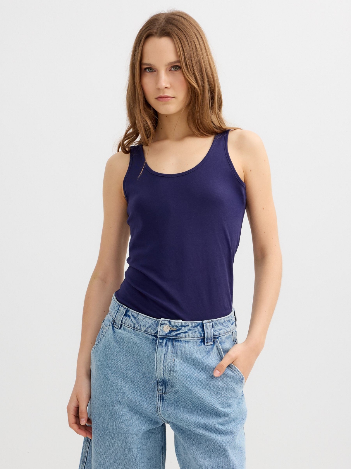 Basic sleeveless shirt