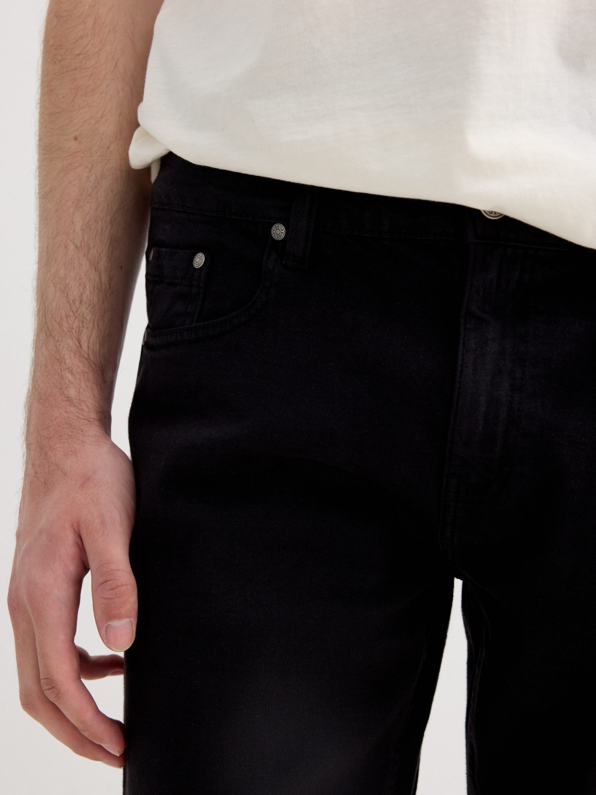 Slim fit denim bermuda black detail view