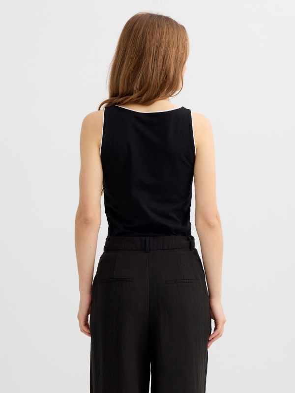 Top halter algodón contraste negro vista media trasera