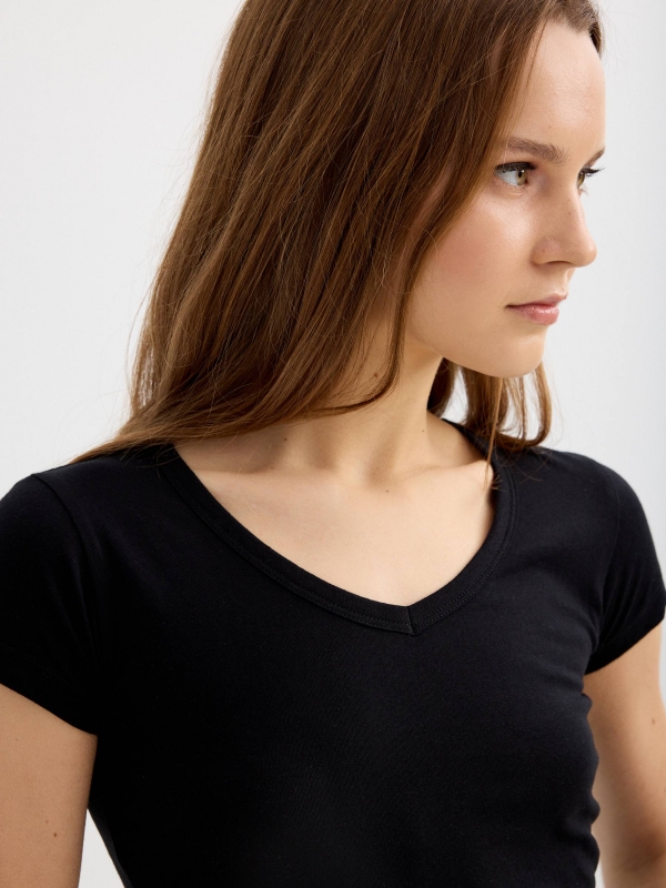 Basic V-neck T-shirt black detail view