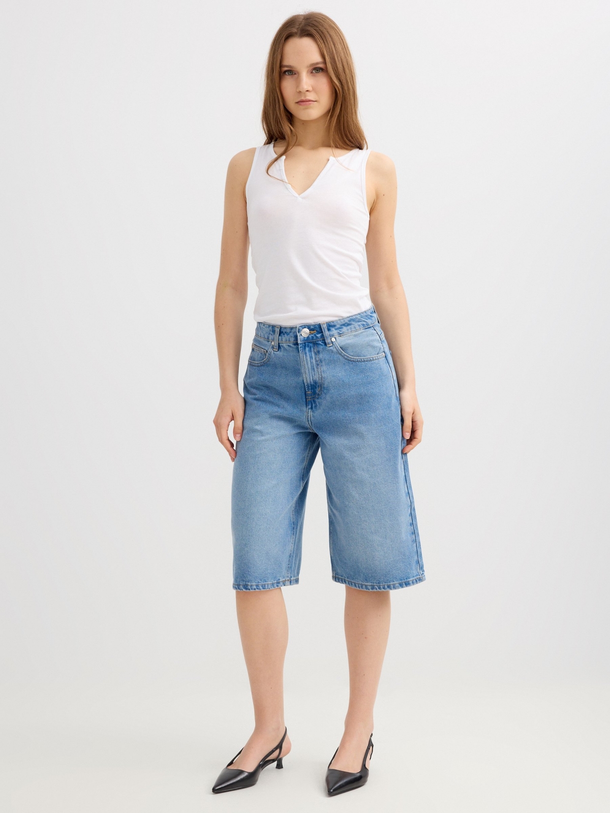 Sleeveless shirt with buttons white front view