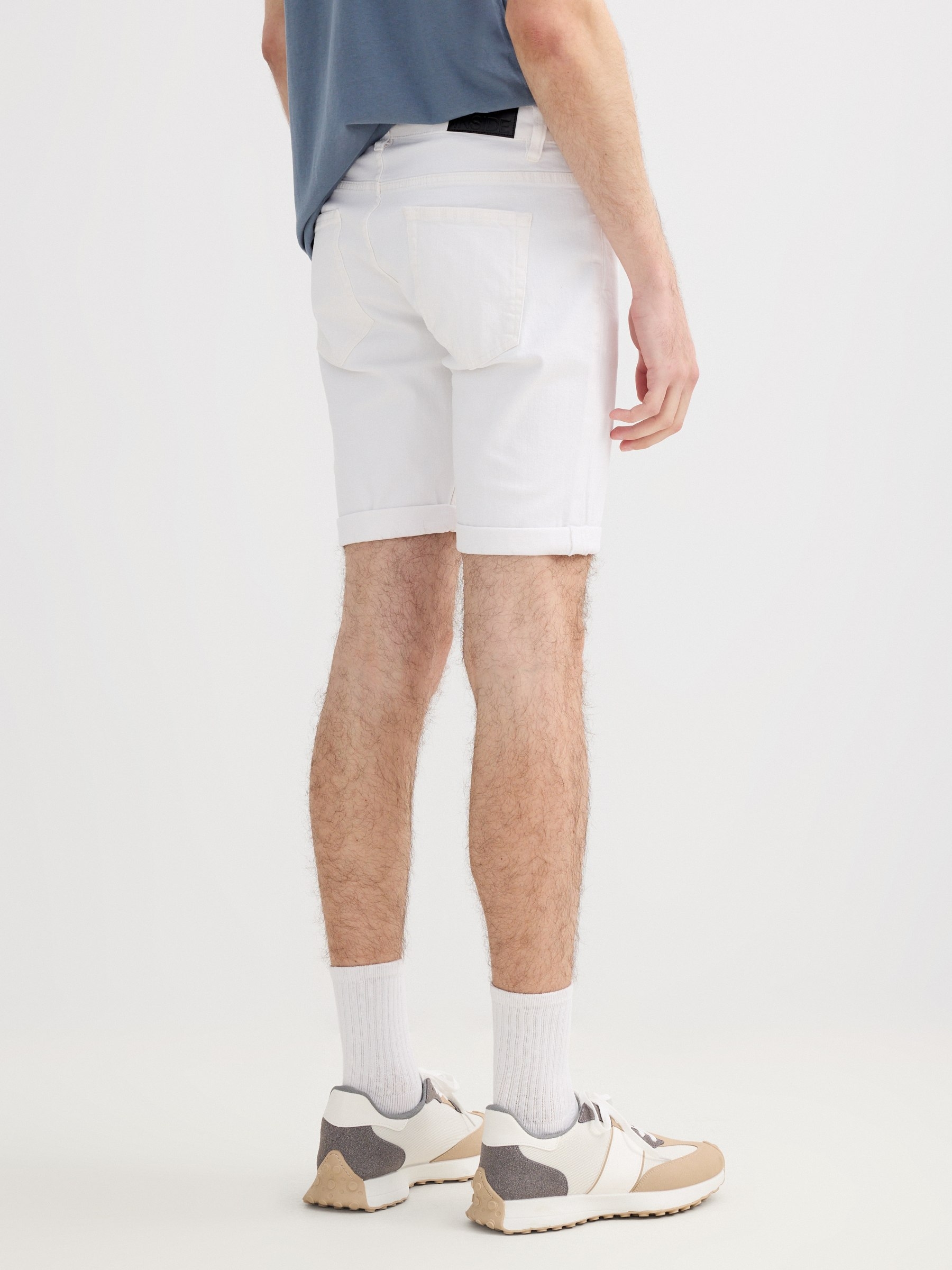 Slim fit denim bermuda white middle front view