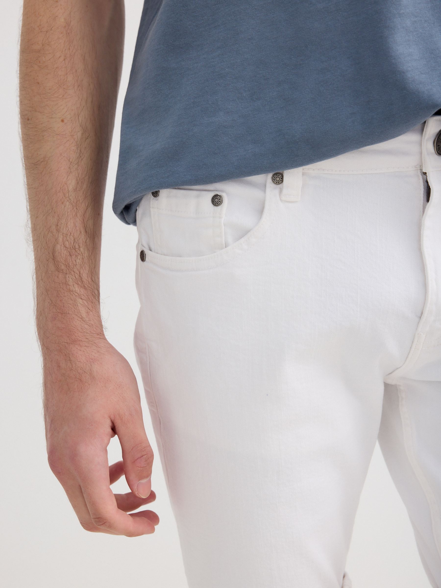 Slim fit denim bermuda white middle front view