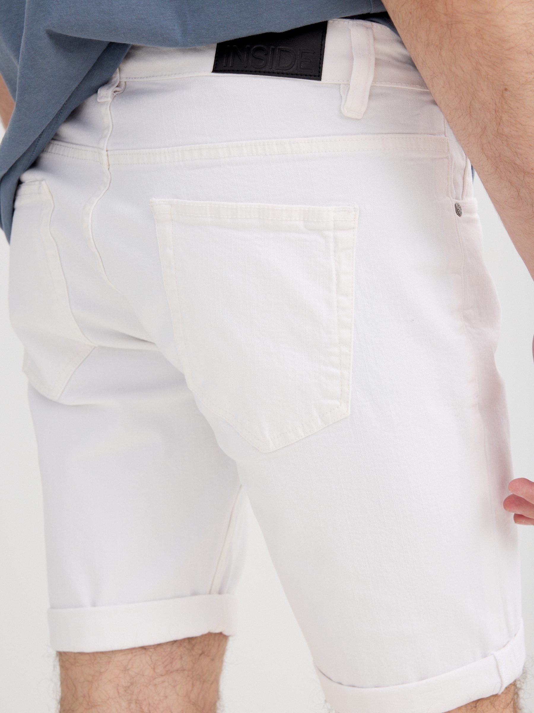 Bermuda denim slim fit blanco vista media frontal