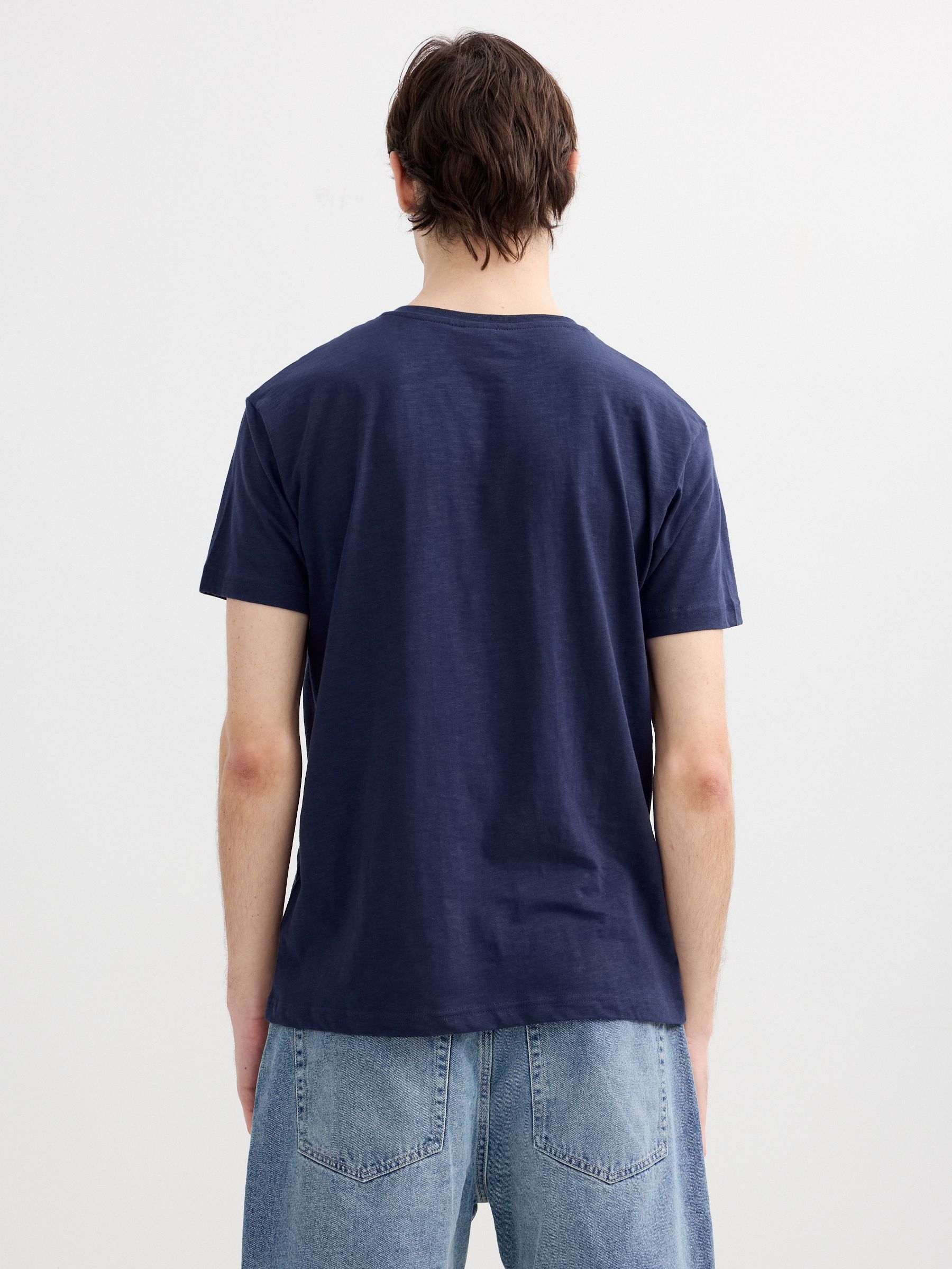 Camiseta flamé cuello panadero azul marino vista media frontal
