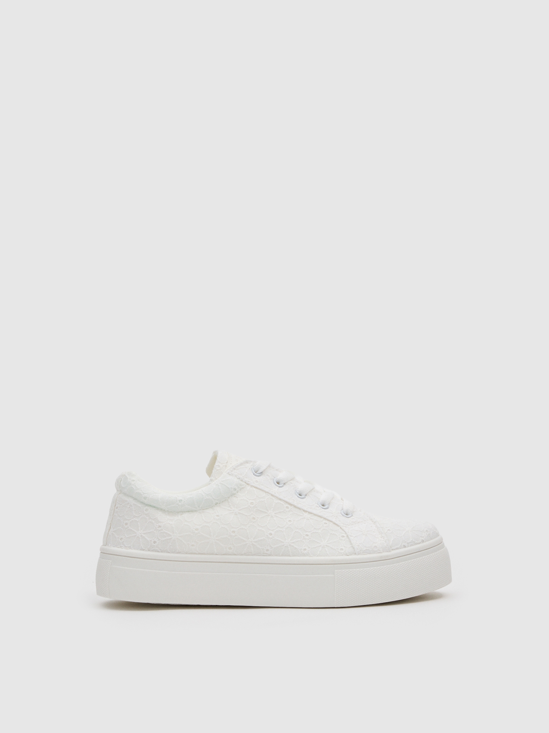 Zapatillas plataforma lona borbado blanco vista perfil