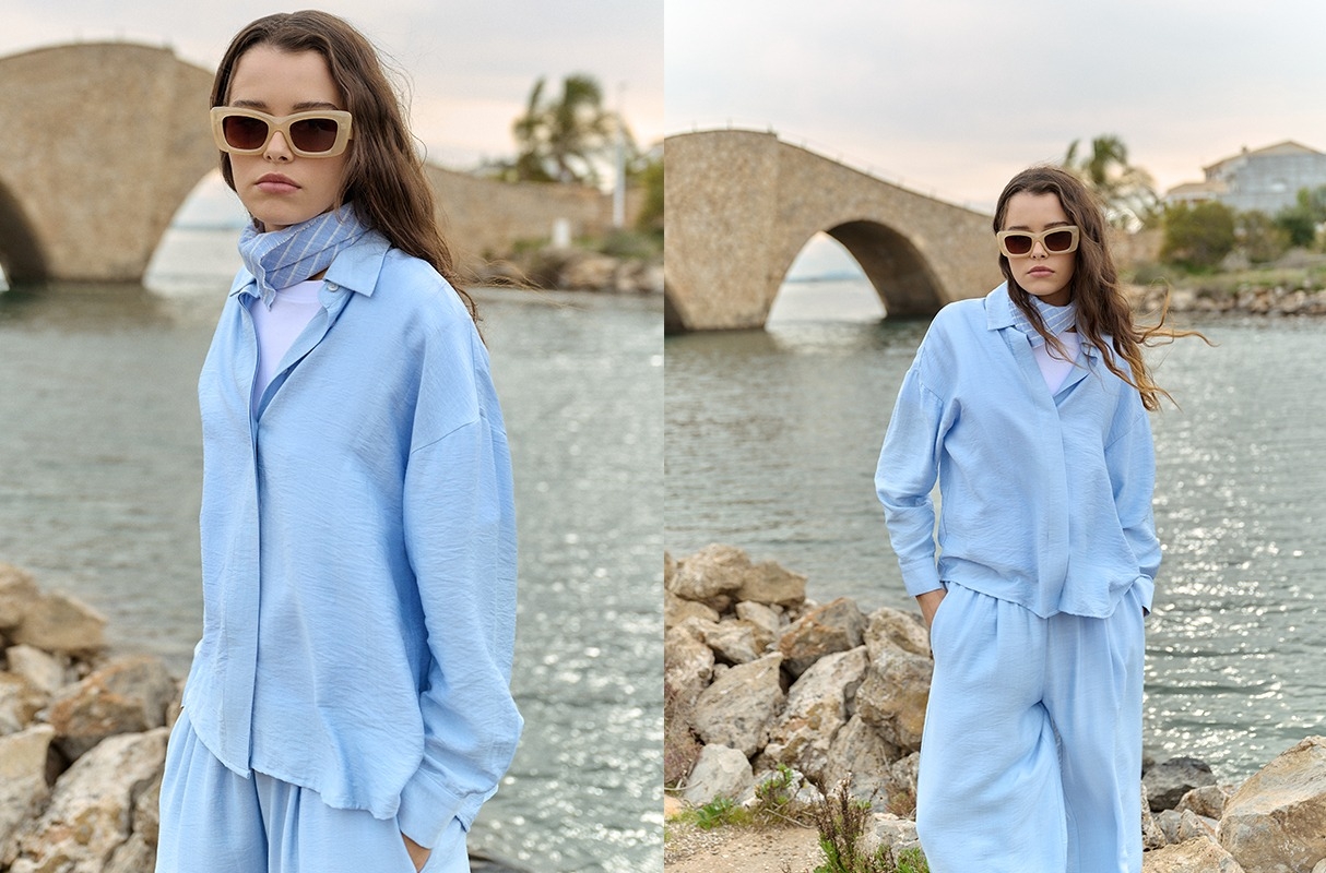 Camisa fluida básica azul claro vista meia frontal