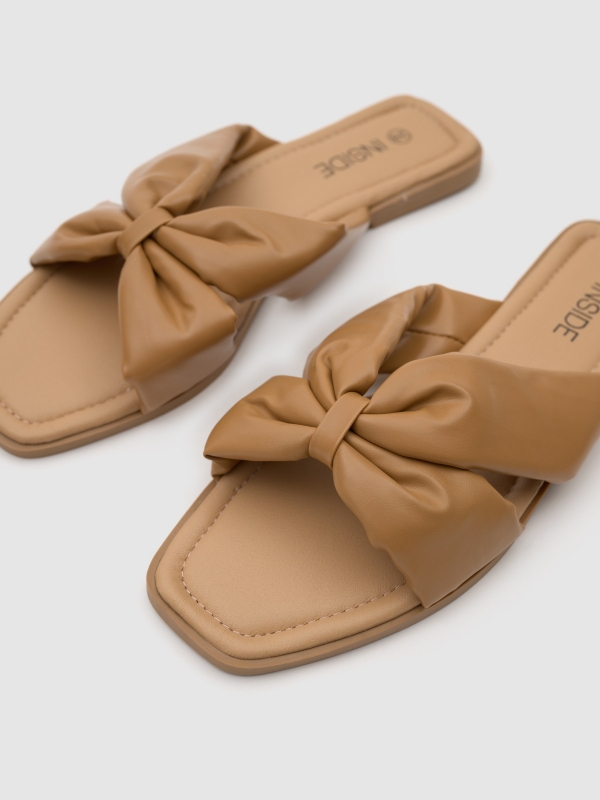 Padded slide sandal light brown detail view