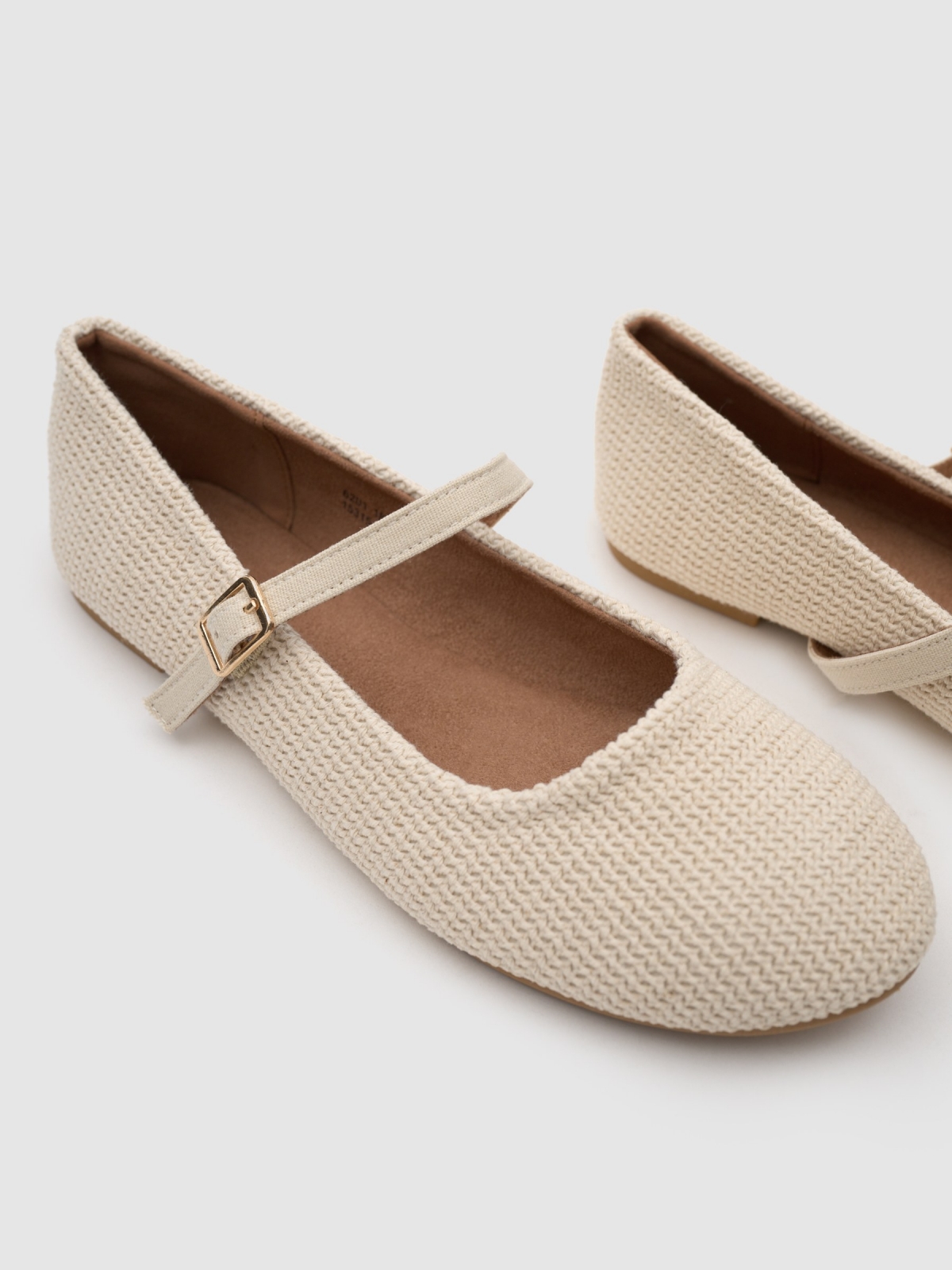 Sabrina hook buckle beige detail view