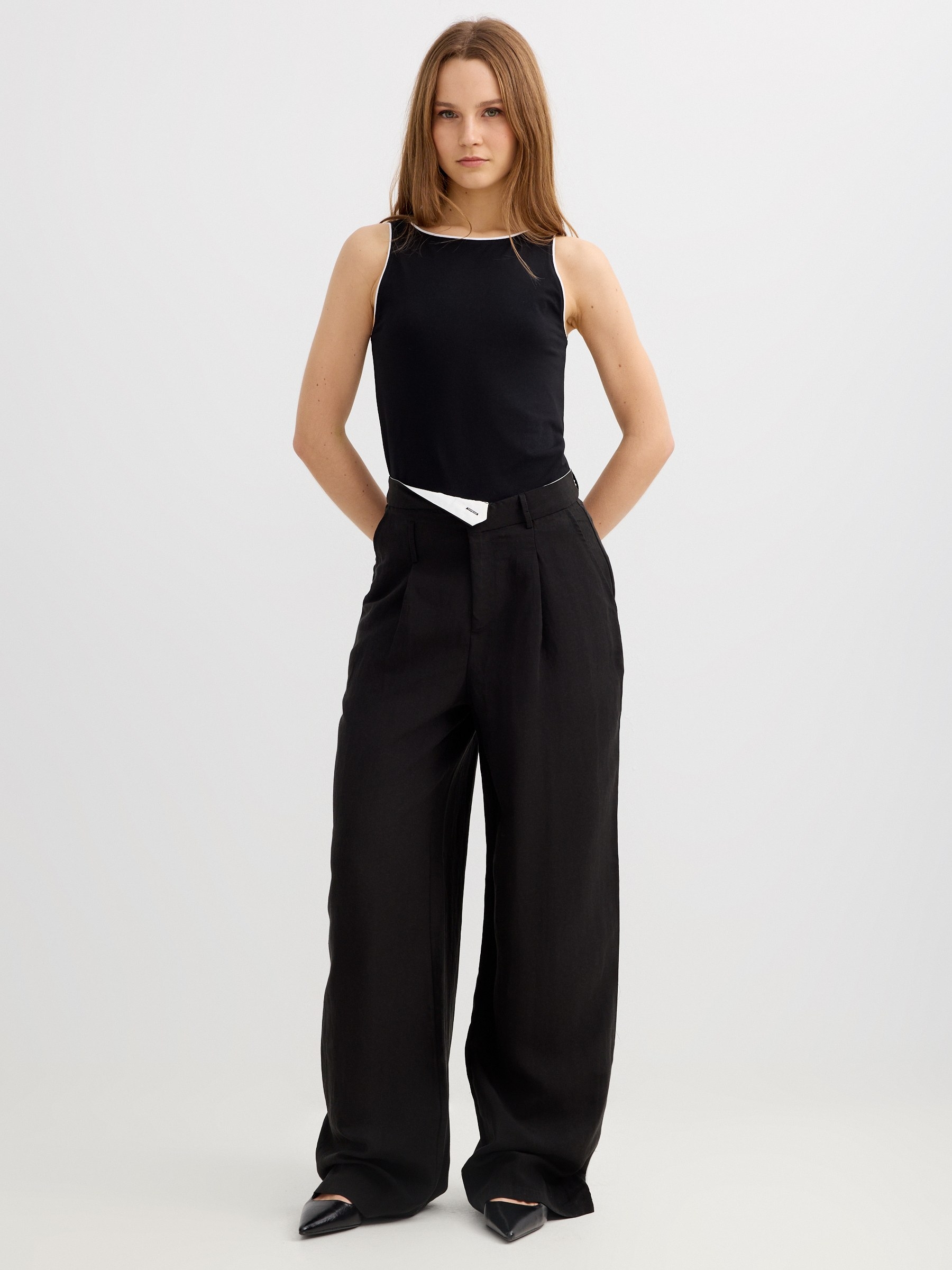 Asymmetric wide-leg pleated pants black front view