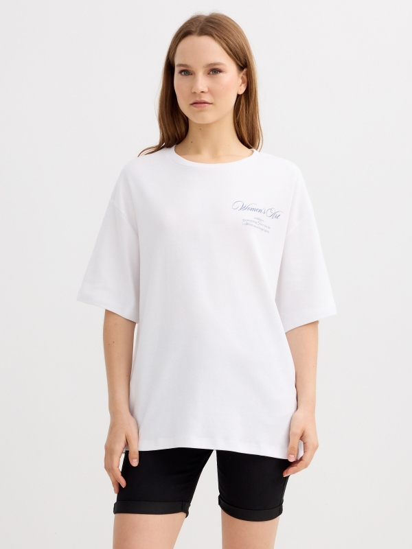 Camiseta oversize estampado arte blanco vista media frontal