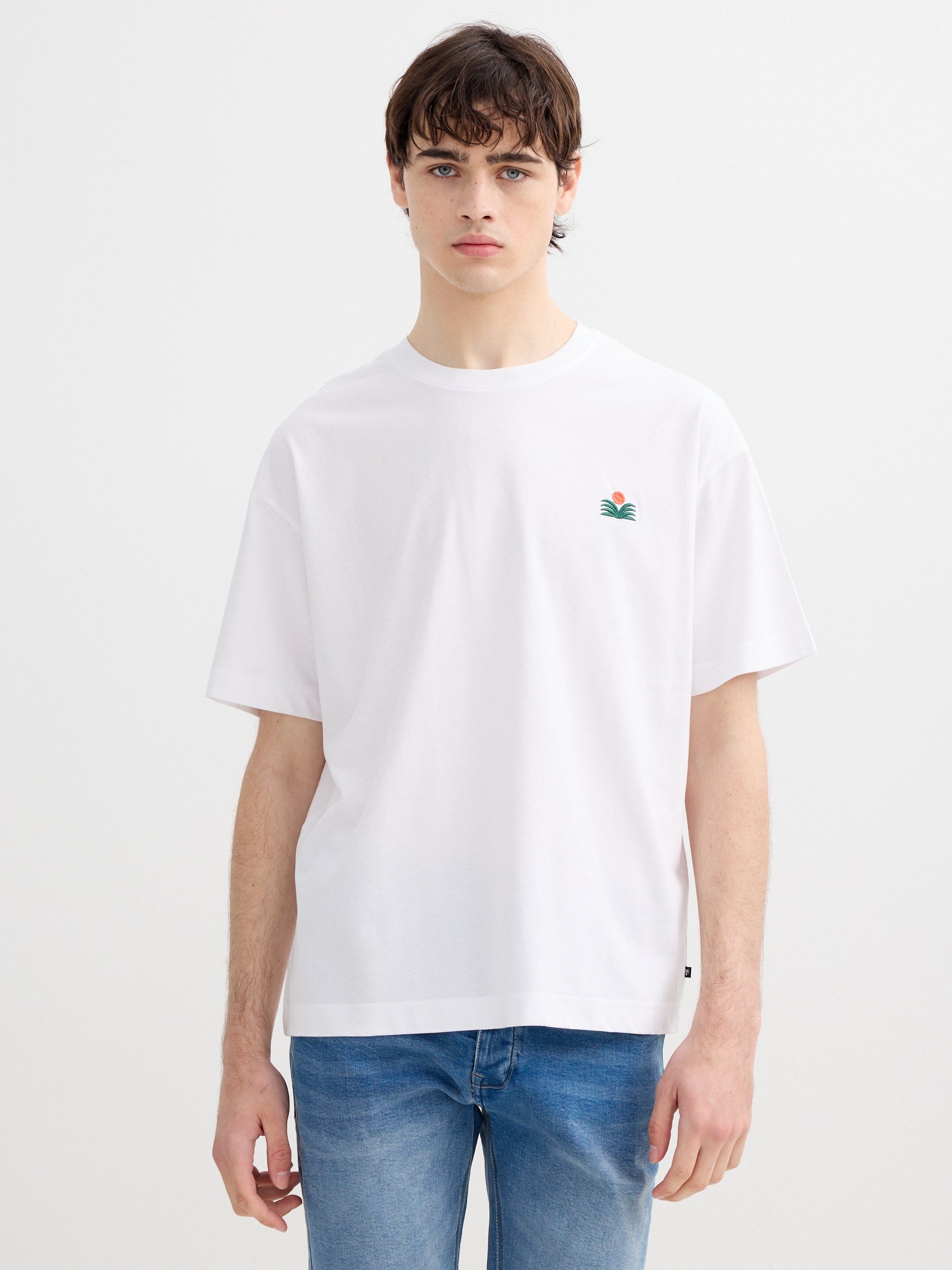 Camiseta single jersey mini bordado