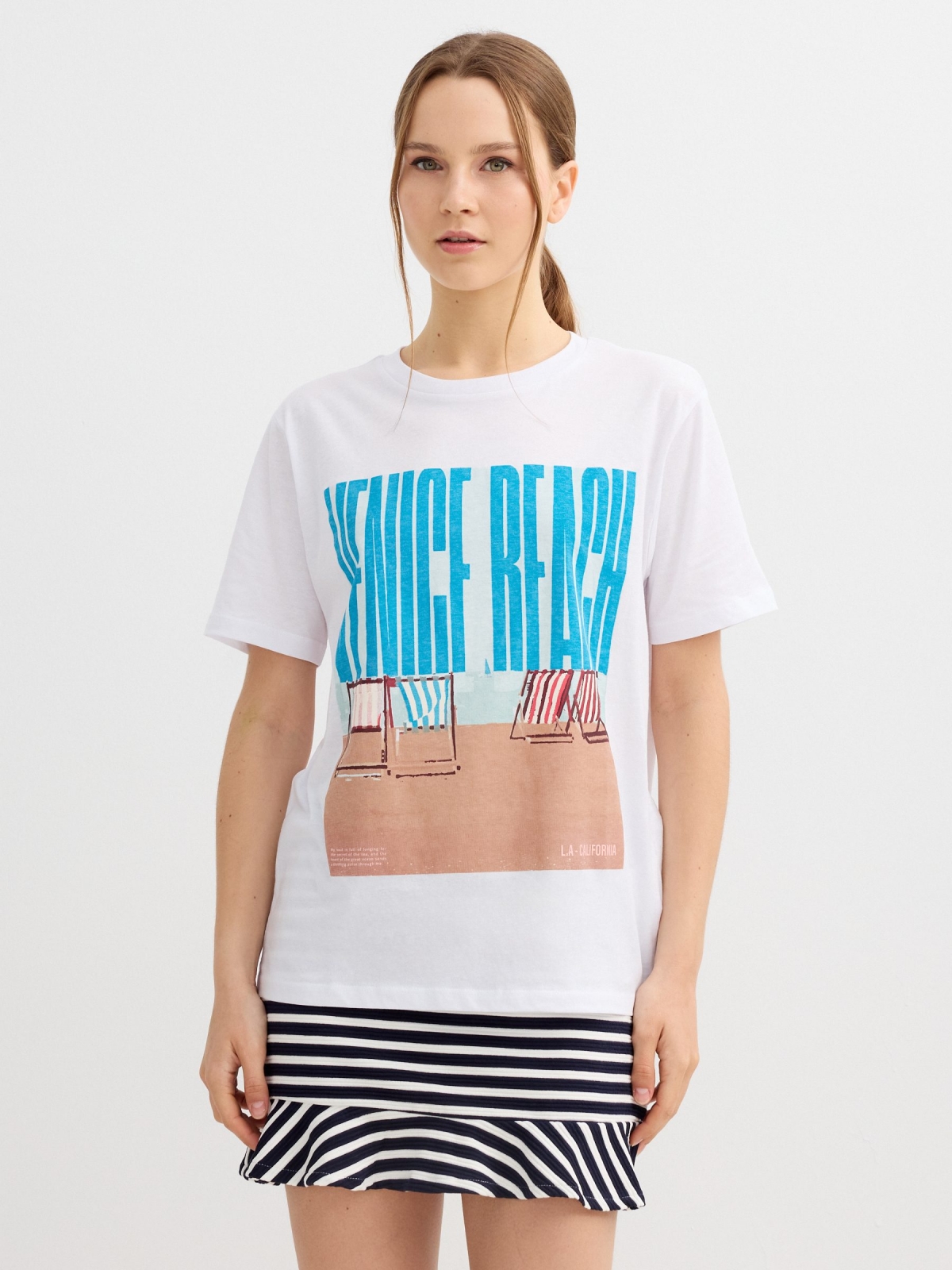 Camiseta estampada oversize blanco vista media frontal