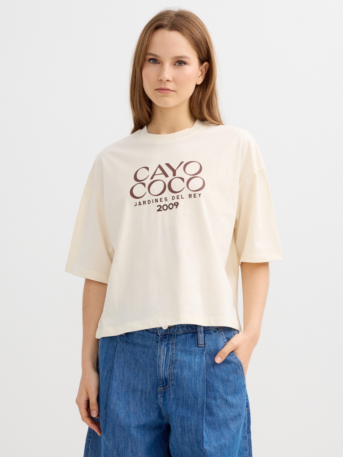 Camiseta gola redonda crua vista meia frontal