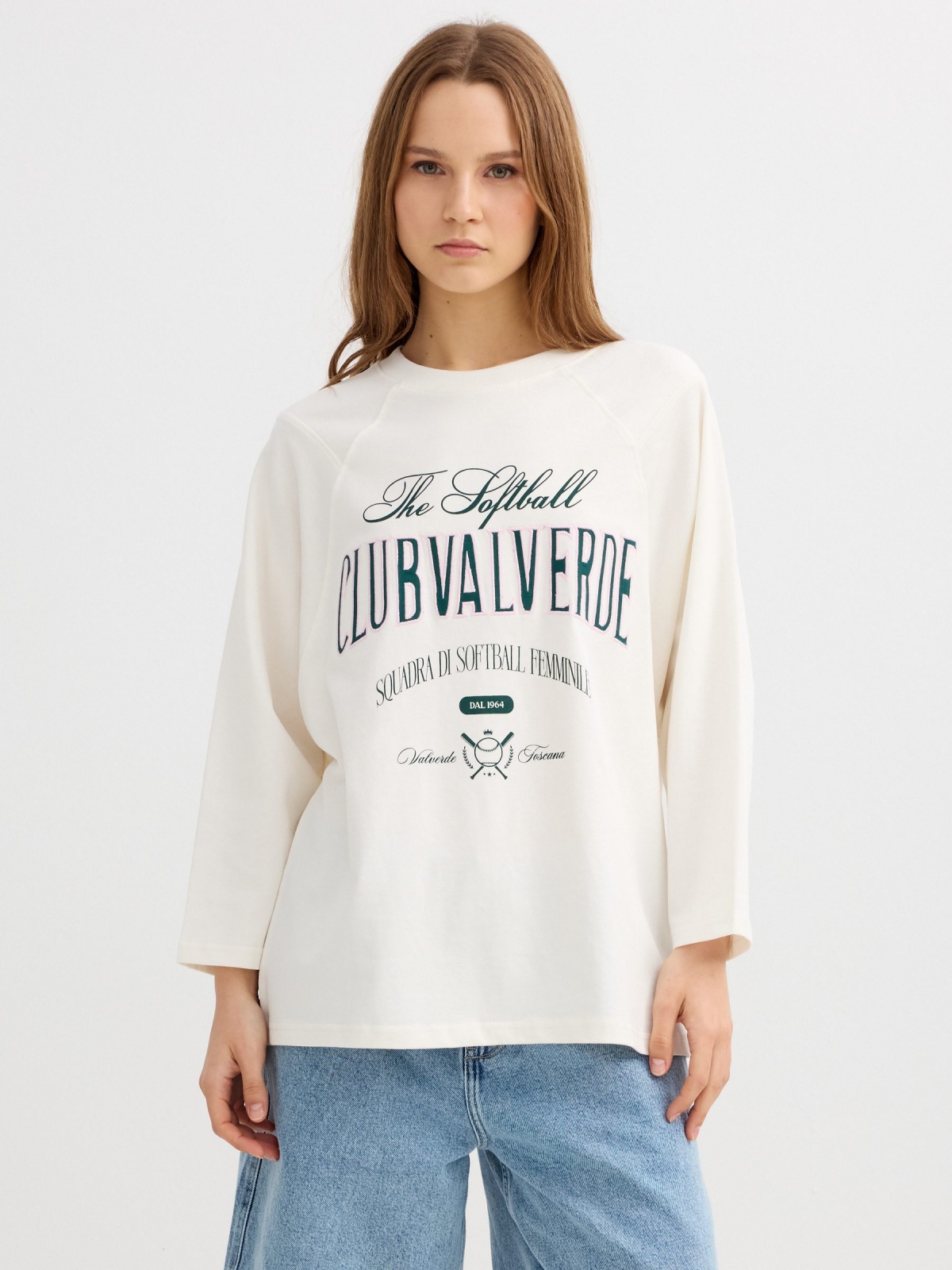 Camiseta oversized club off white vista meia frontal