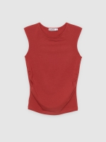 %Pto% Camiseta slim franzida sem mangas terracota vista frontal