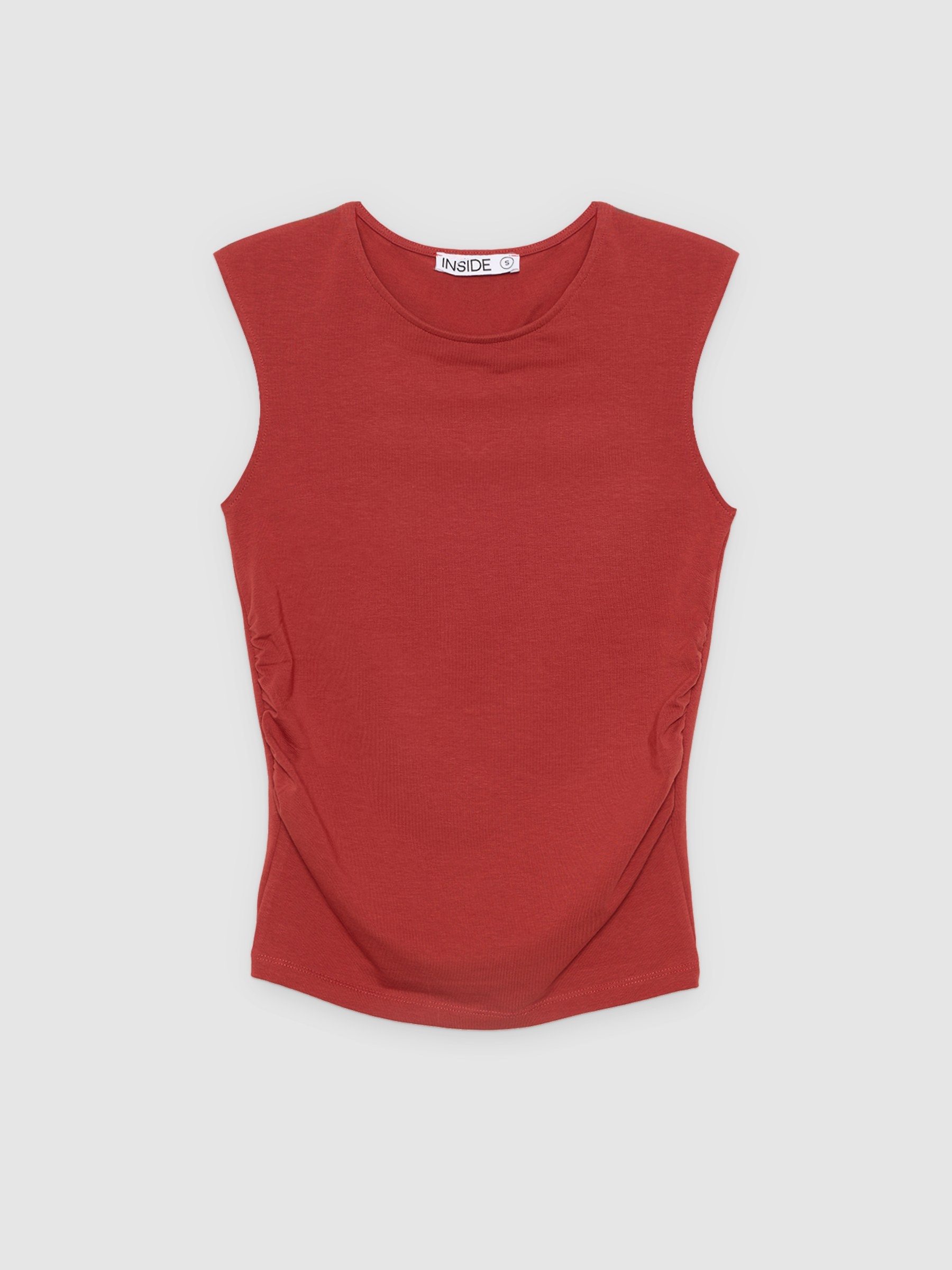 Camiseta slim fruncida sin mangas teja vista media frontal
