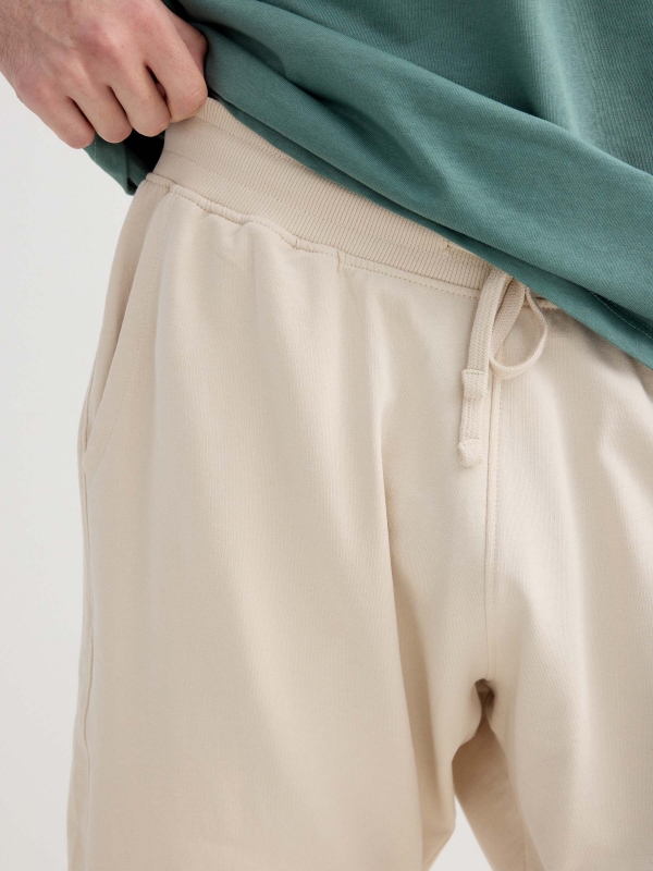 Fleece jogger Bermuda shorts raw detail view