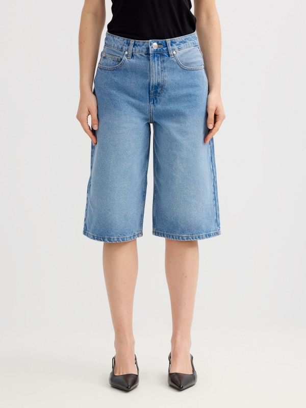 Bermuda denim de cintura alta azul vista meia traseira