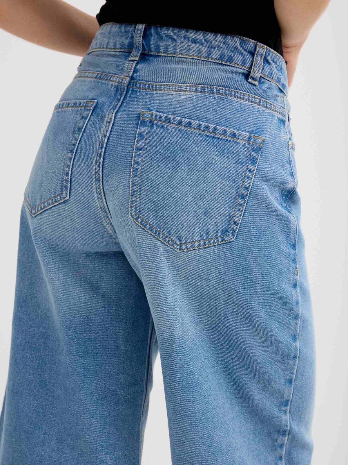 Bermuda denim de cintura alta azul vista detalhe