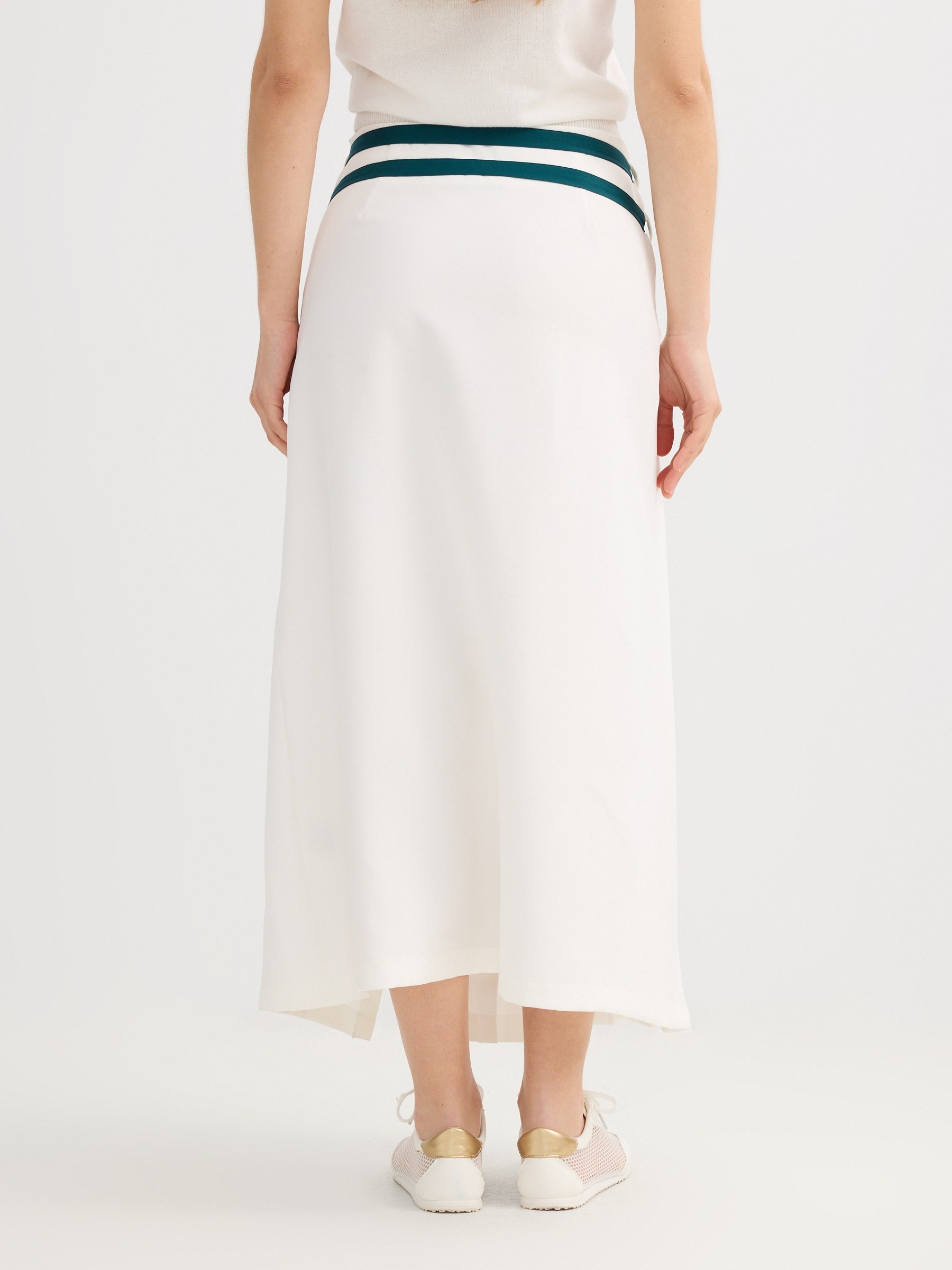 saia midi com pregas off white vista meia frontal