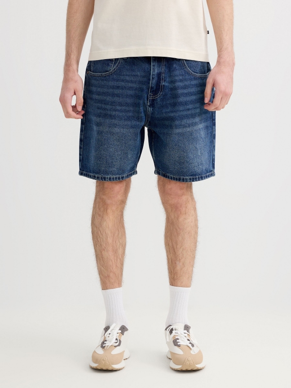 Bermuda jeans regular com cinco bolsos azul vista meia traseira