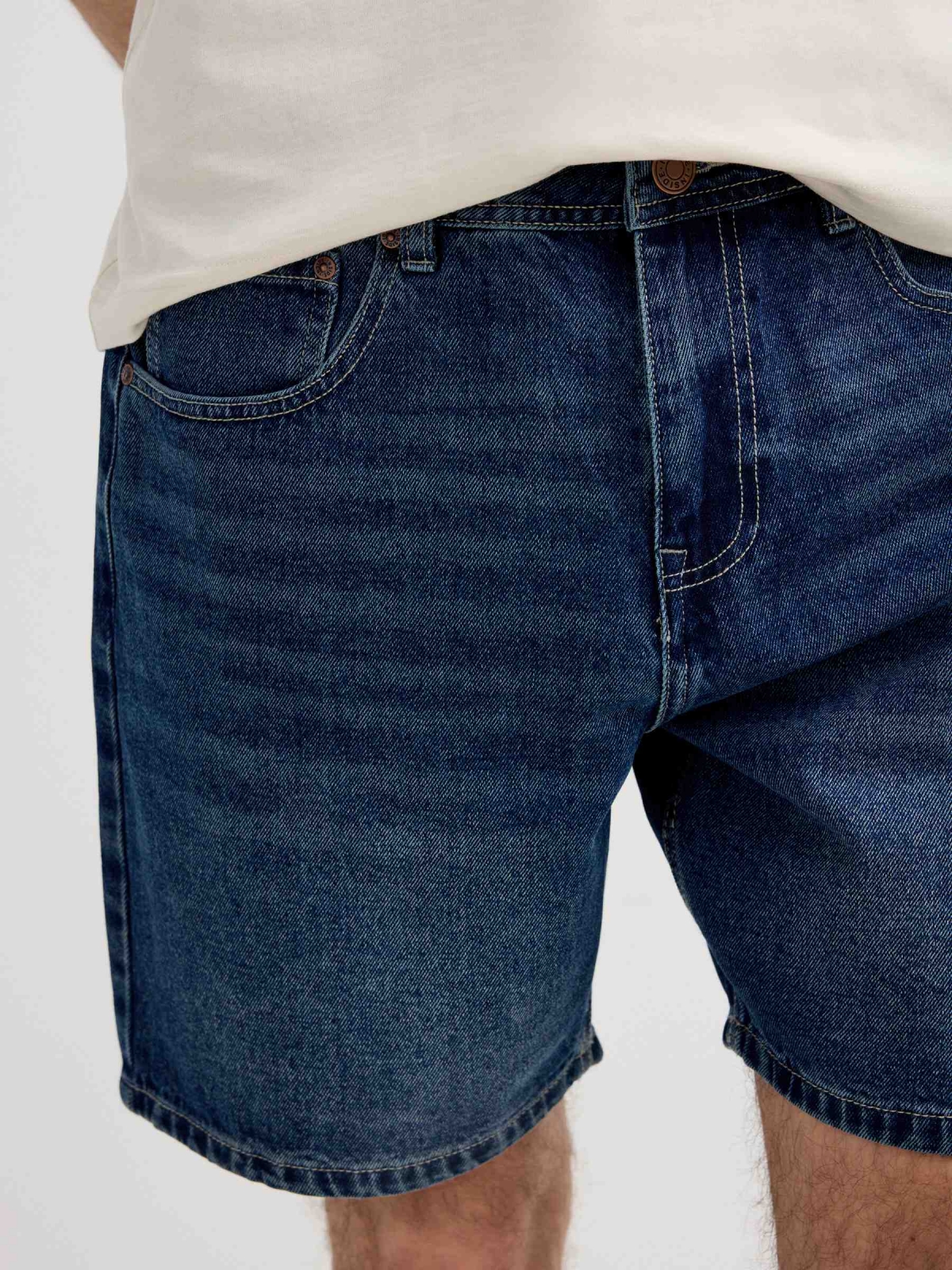 five pockets blue middle back view