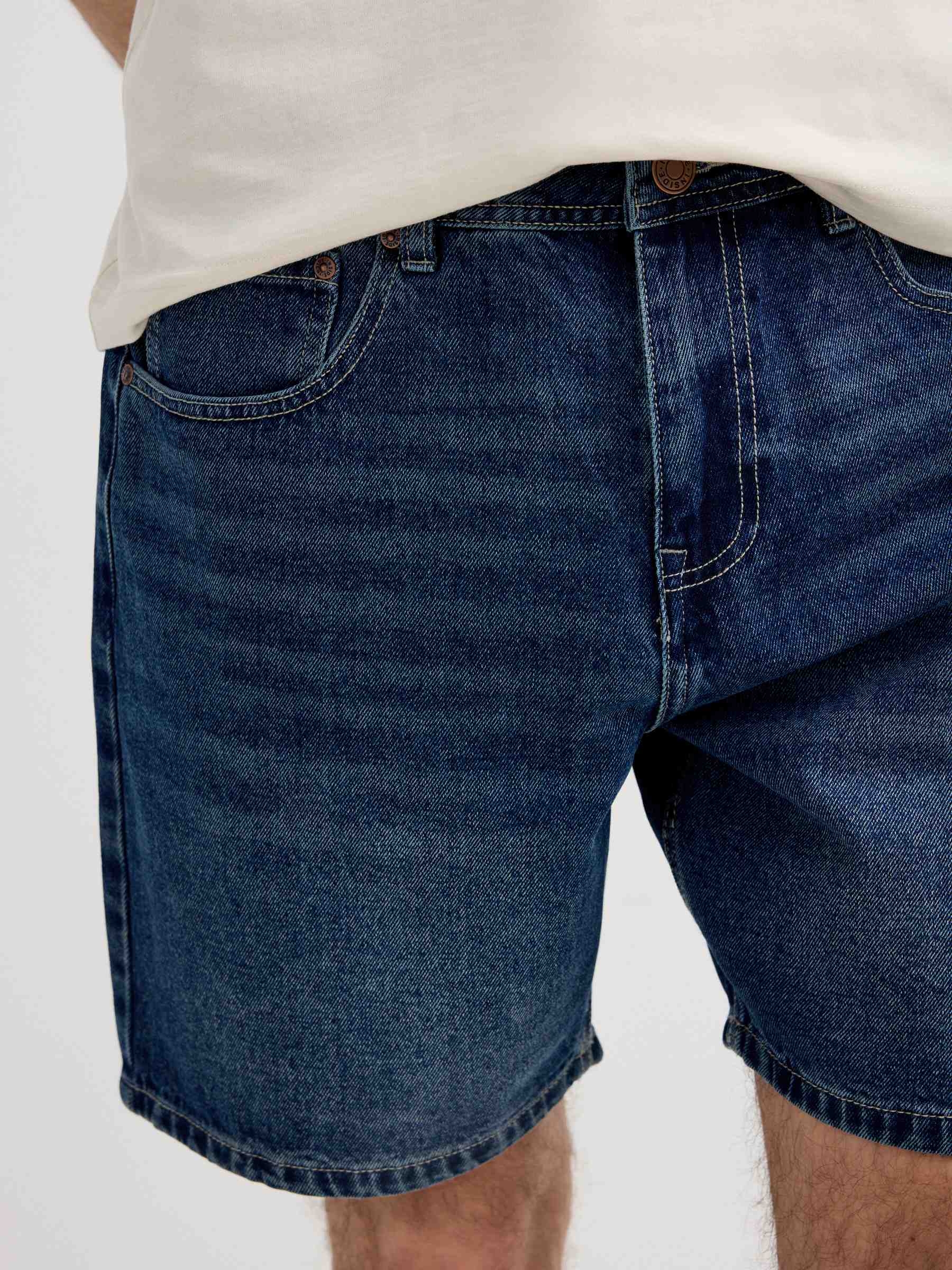 Bermuda vaquera regular cinco bolsillos azul vista media frontal