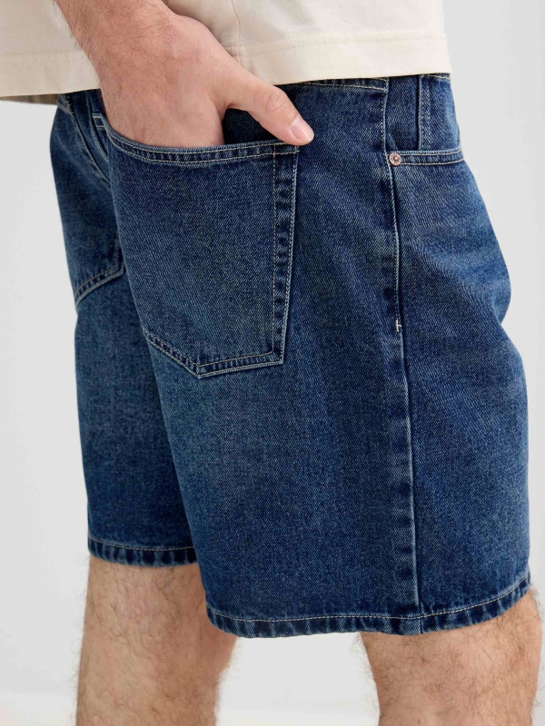 Bermuda jeans regular com cinco bolsos azul vista detalhe