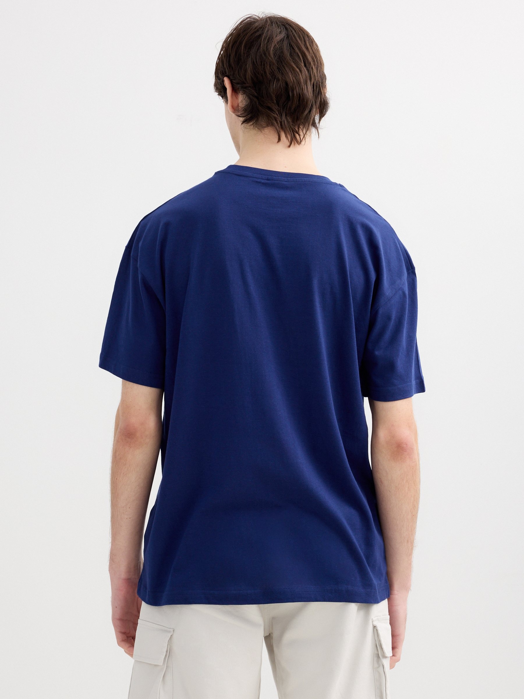 Camiseta estampada inside azul vista meia frontal