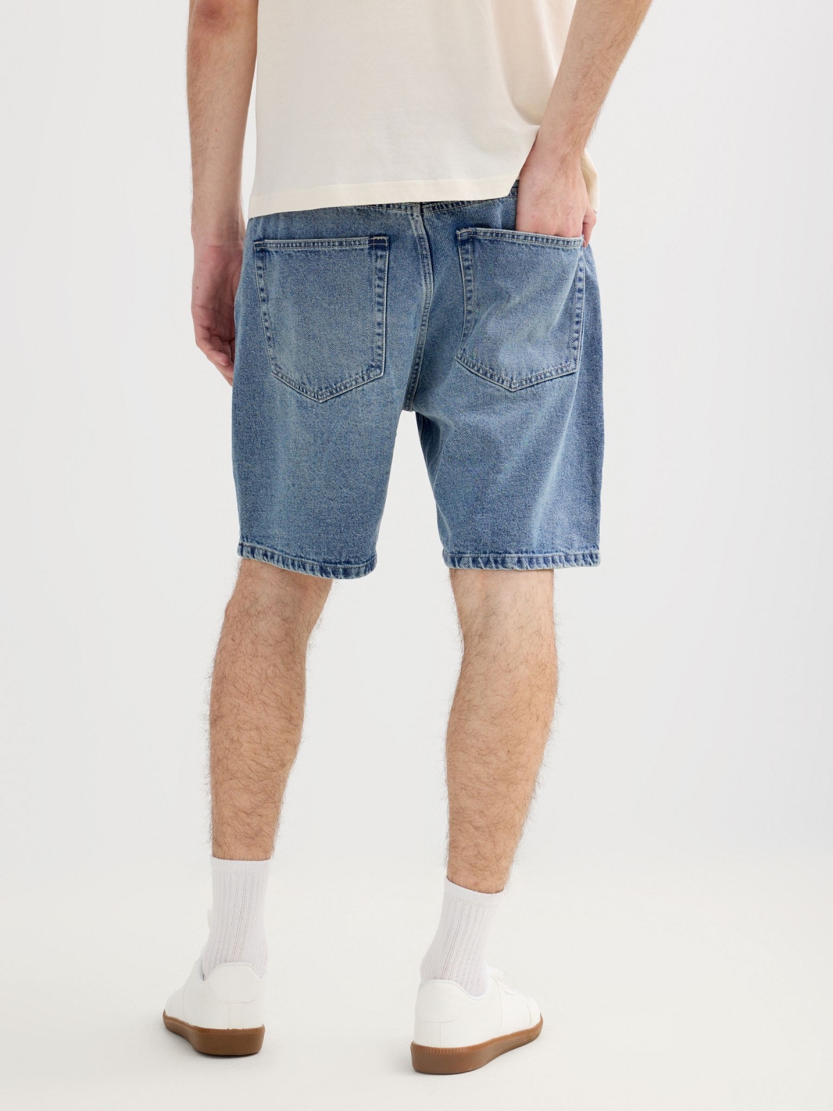 Bermuda jeans regular azul vista geral frontal